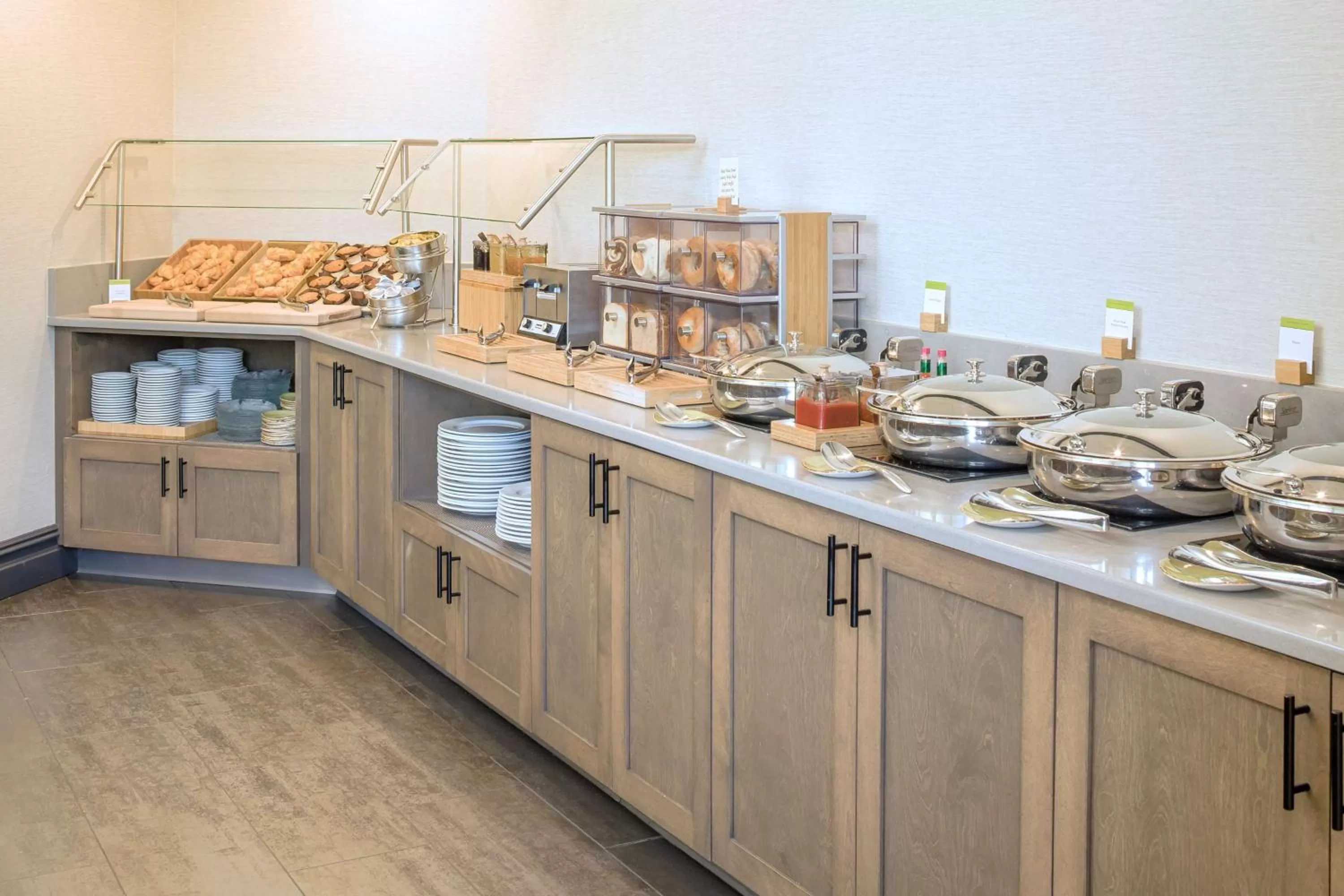 Dining area in DoubleTree by Hilton Boston-Rockland