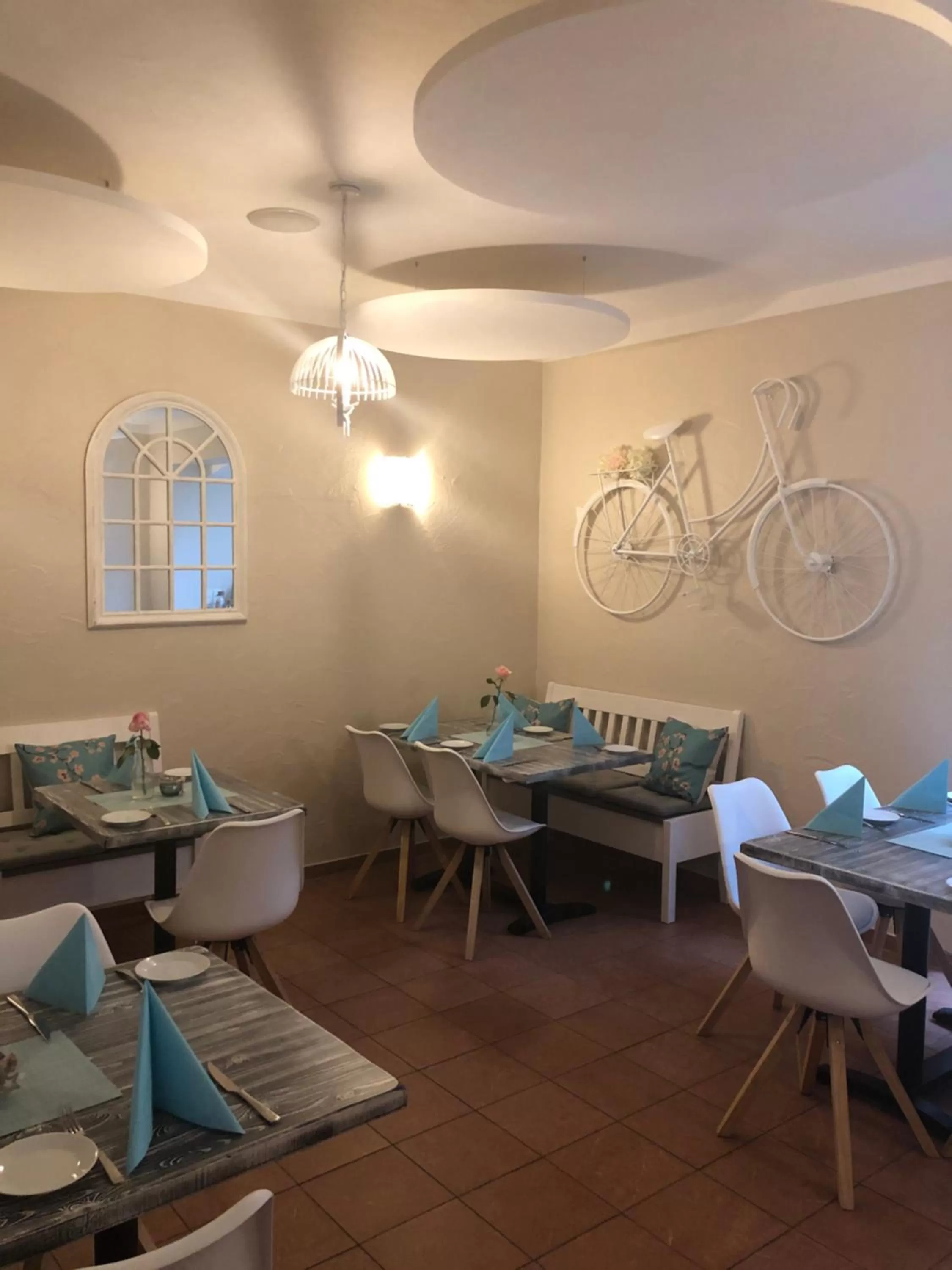 Restaurant/places to eat in Hotel Colosseum