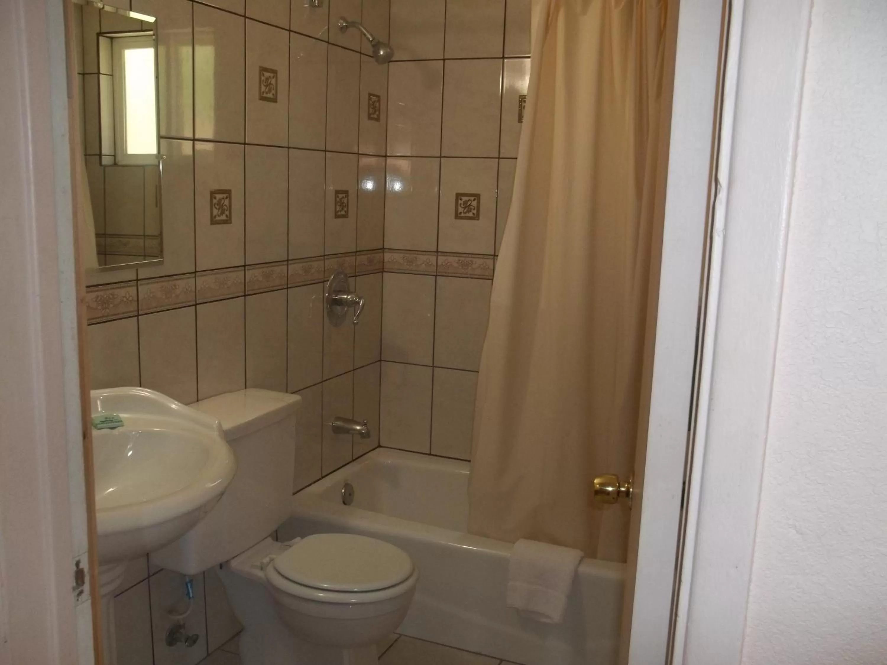 Bathroom in Hacienda Motel