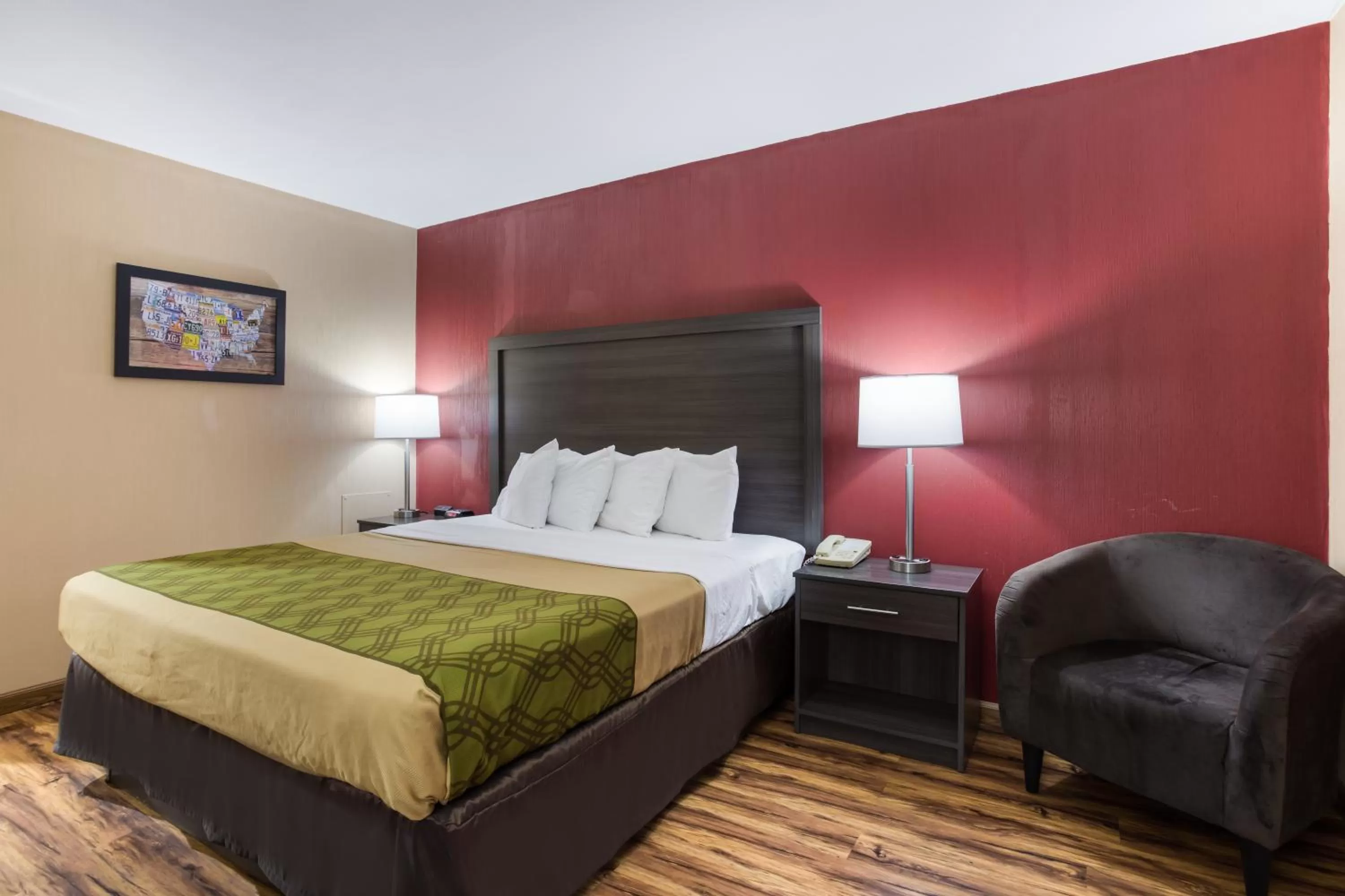 Bed in Econo Lodge Painted Post - Corning