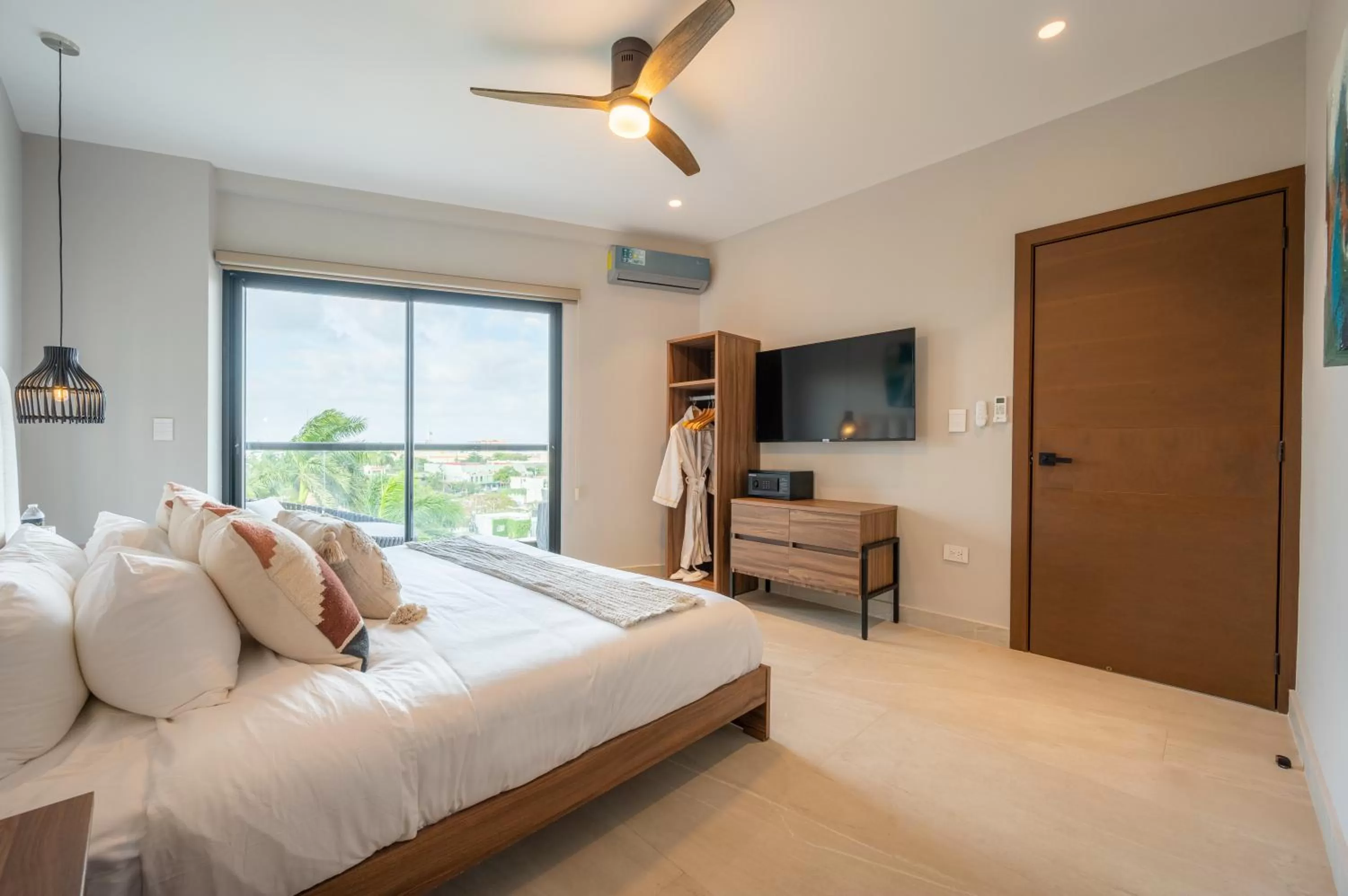 Communal lounge/ TV room, Bed in Kippal - Modern Oasis - ApartHotel