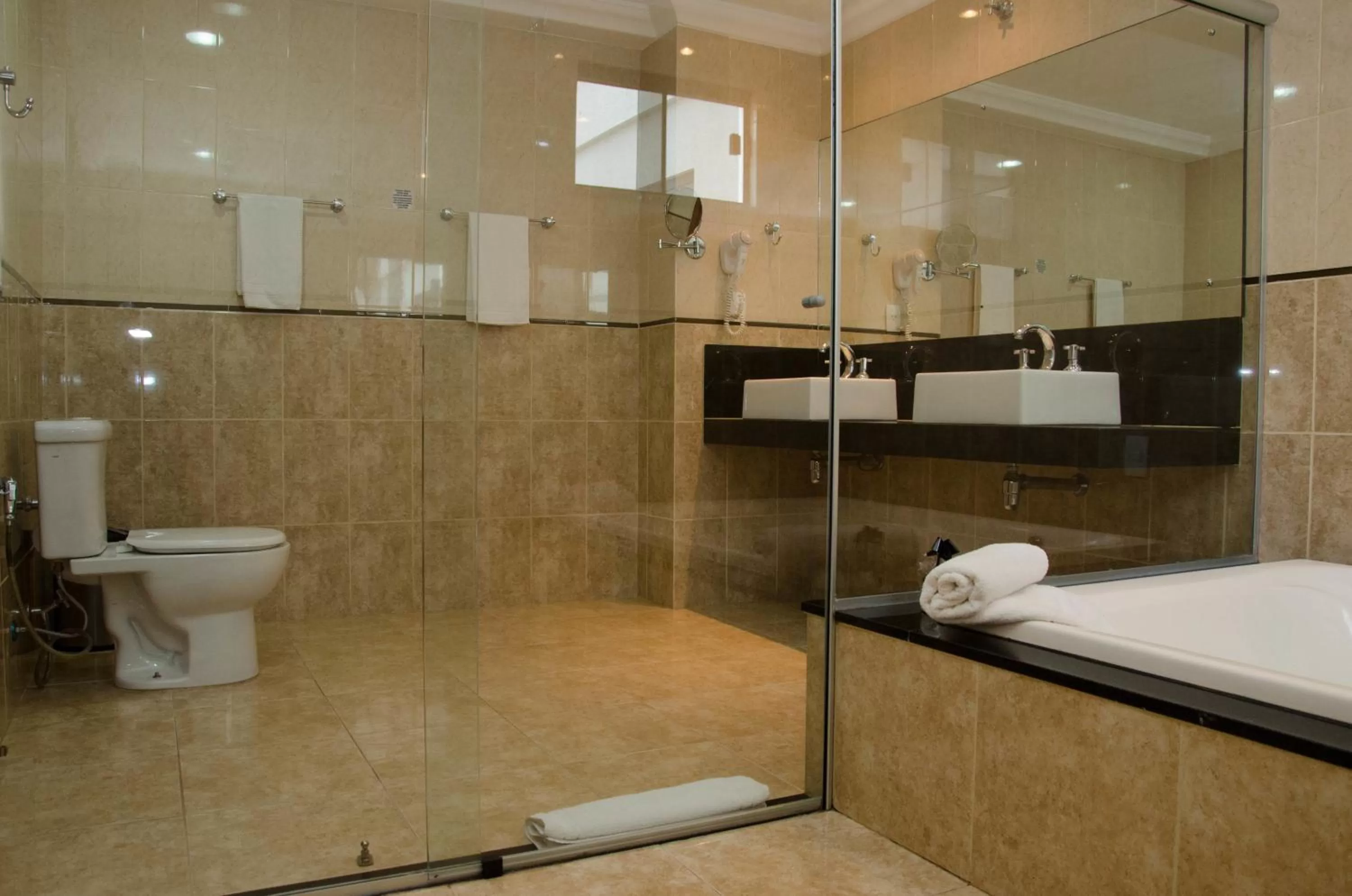 Bathroom in Atrium Confort Hotels