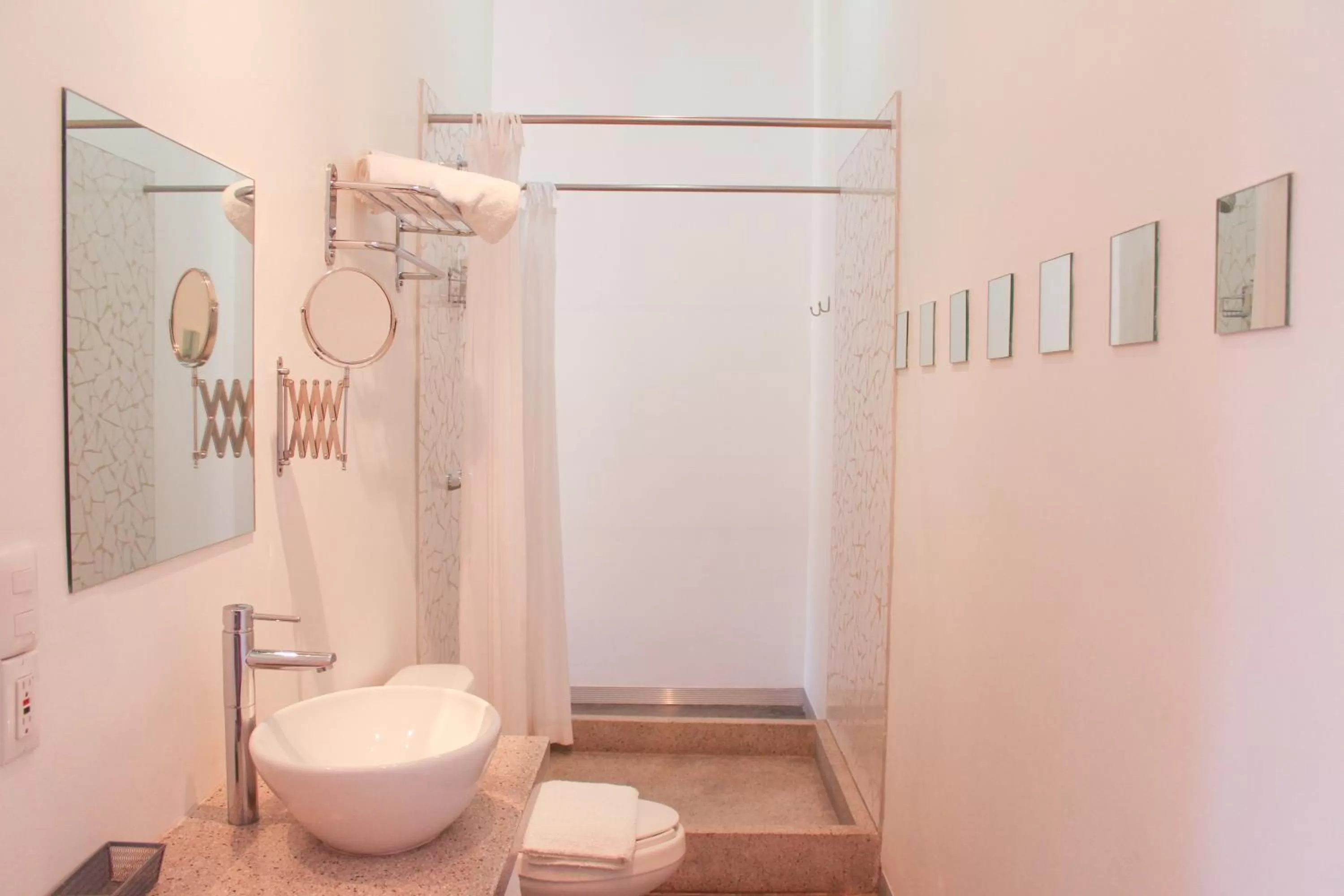 Shower in Hotel Cosijo - San Jeronimo Tlacochahuaya