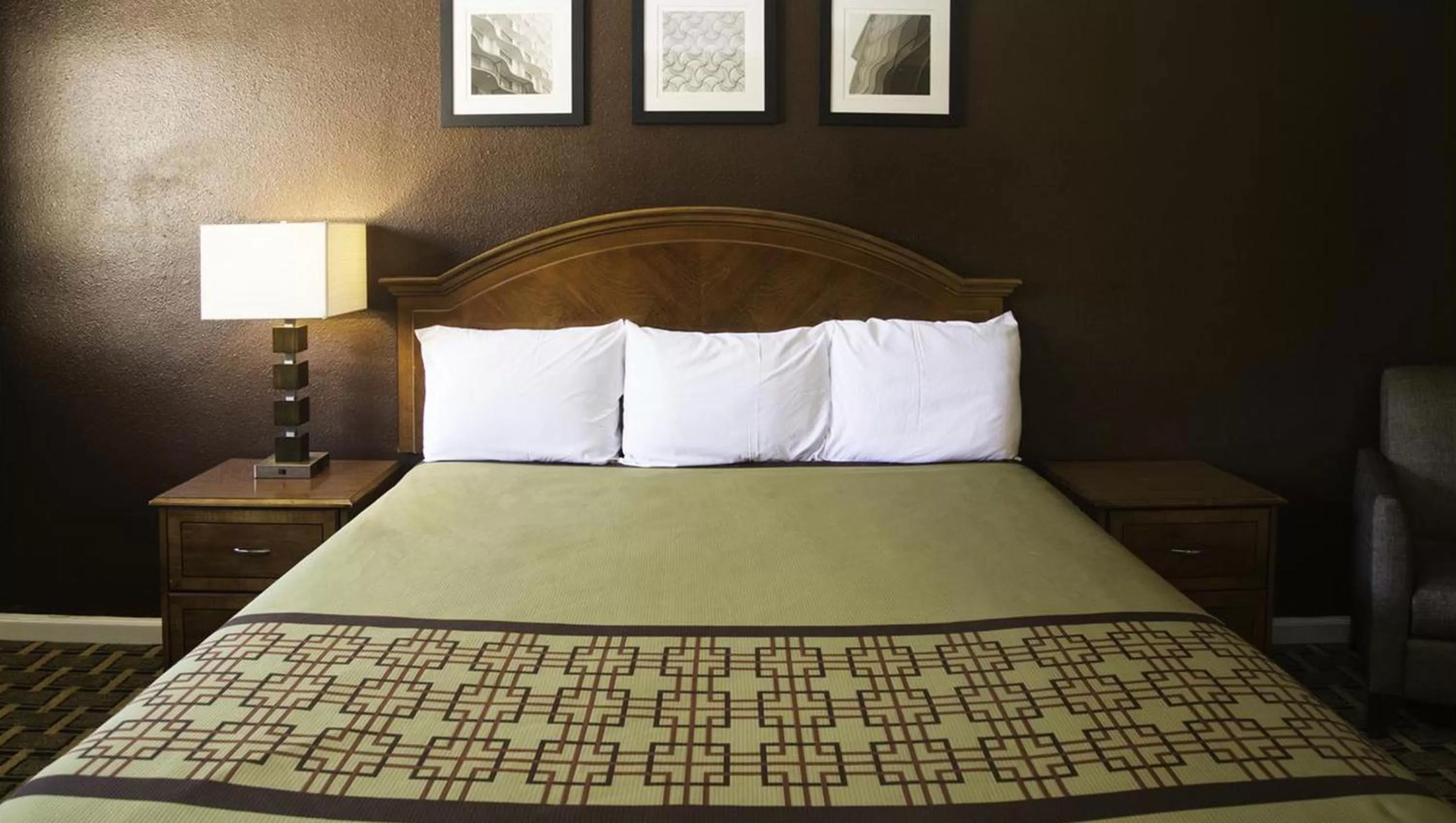 Bedroom, Bed in Kings Motel Inglewood