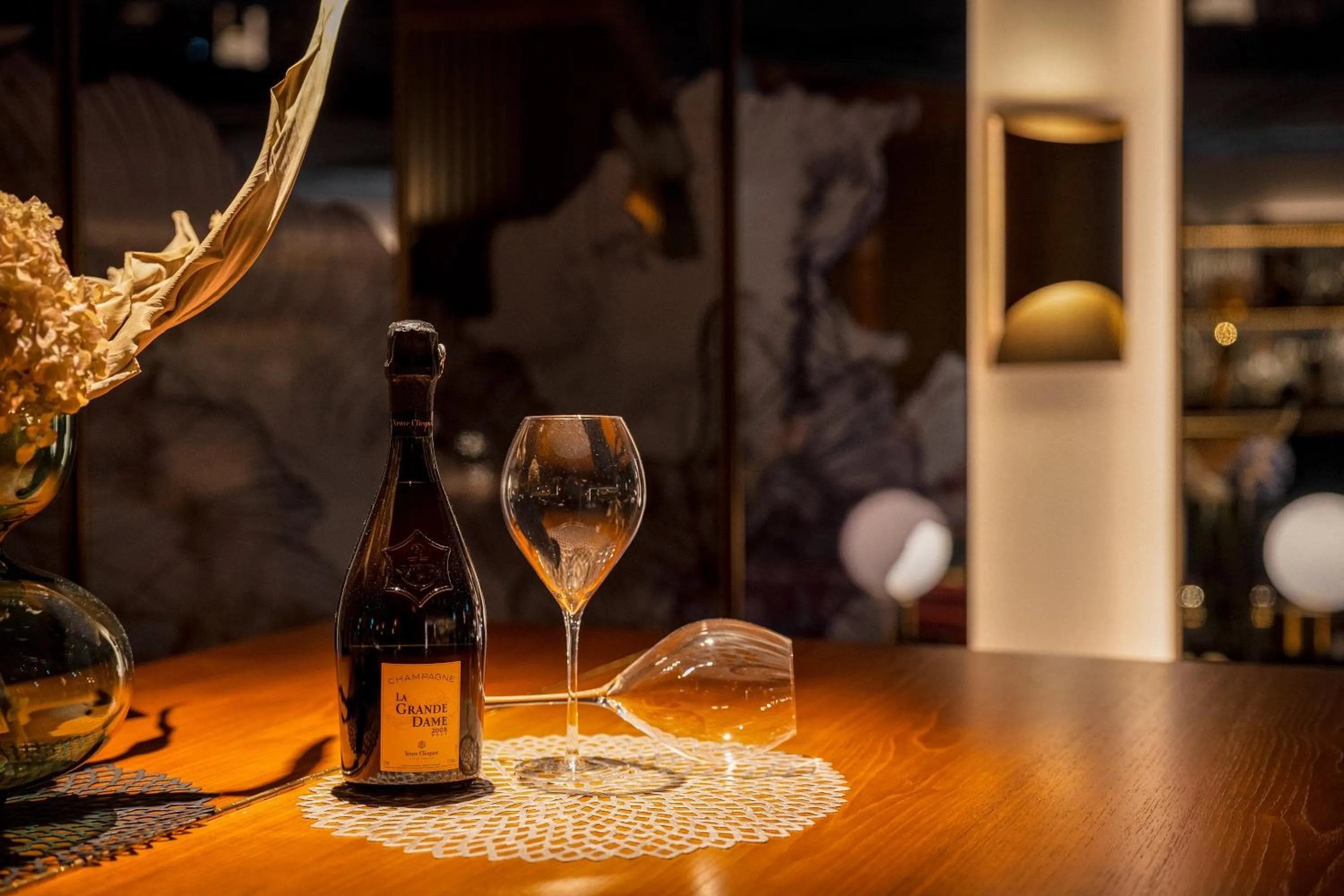 Lounge or bar in The Westin Miyako Kyoto