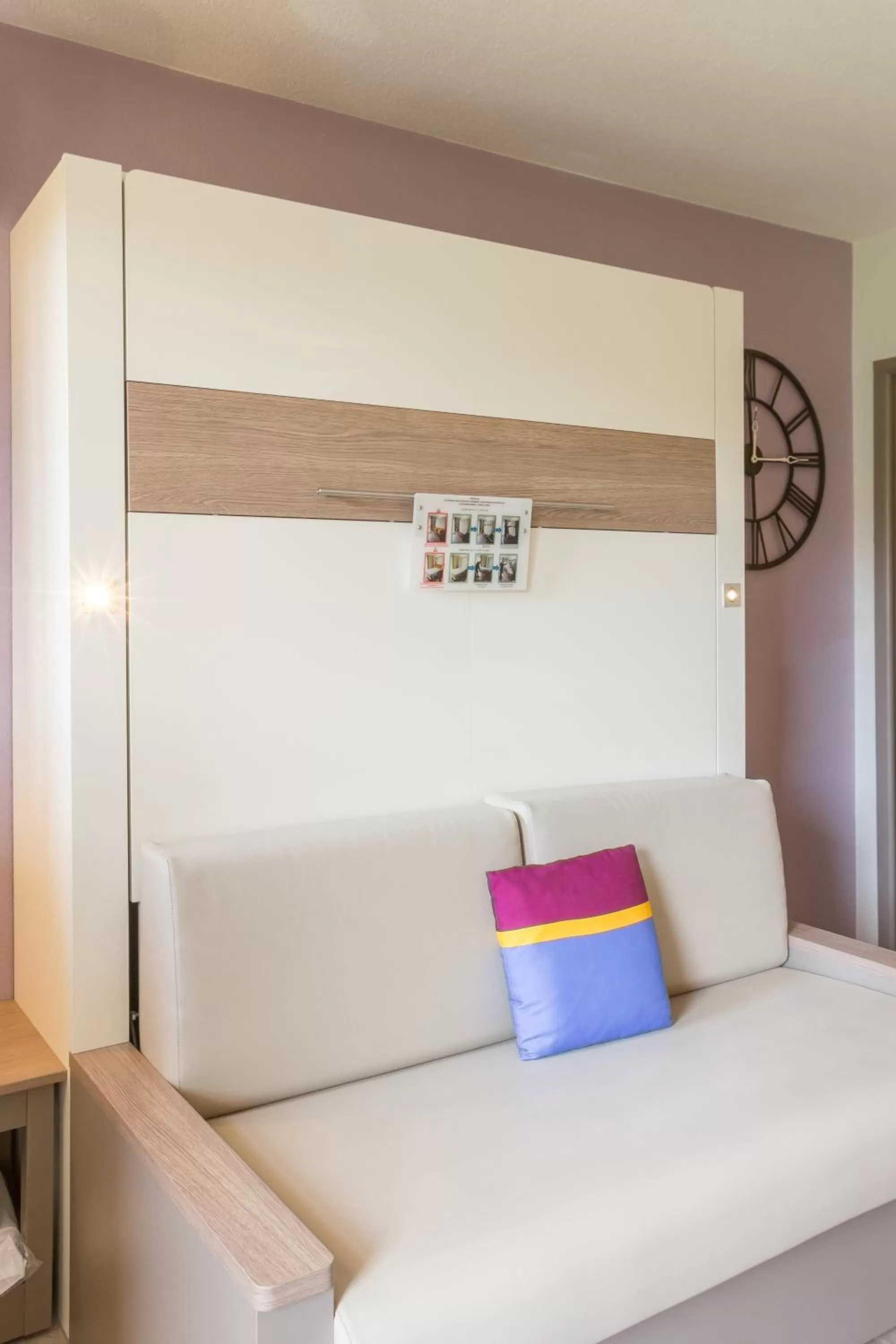 Living room, Bed in Résidence Pierre & Vacances Les Citronniers