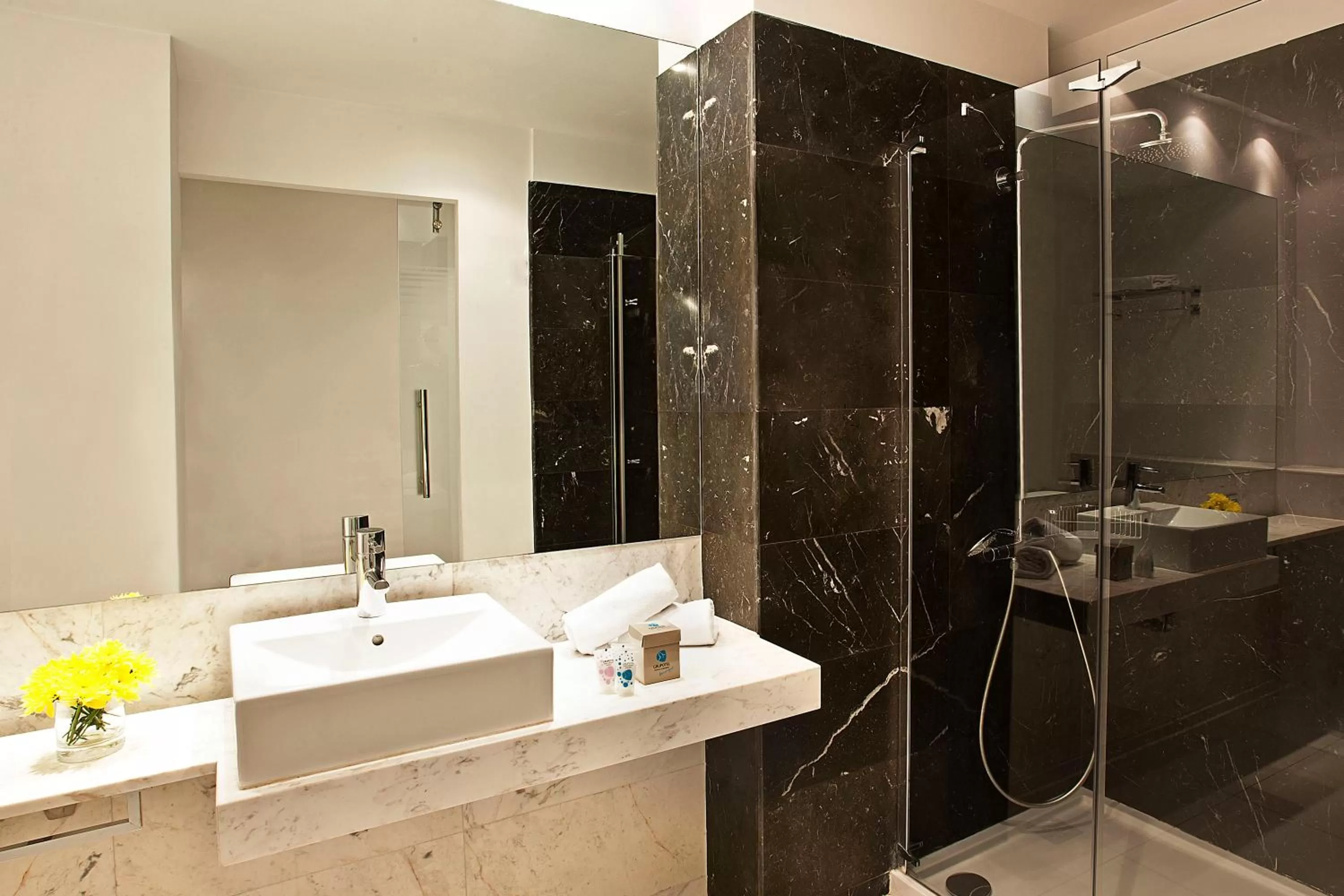 Bathroom in Grupotel Gran Via 678