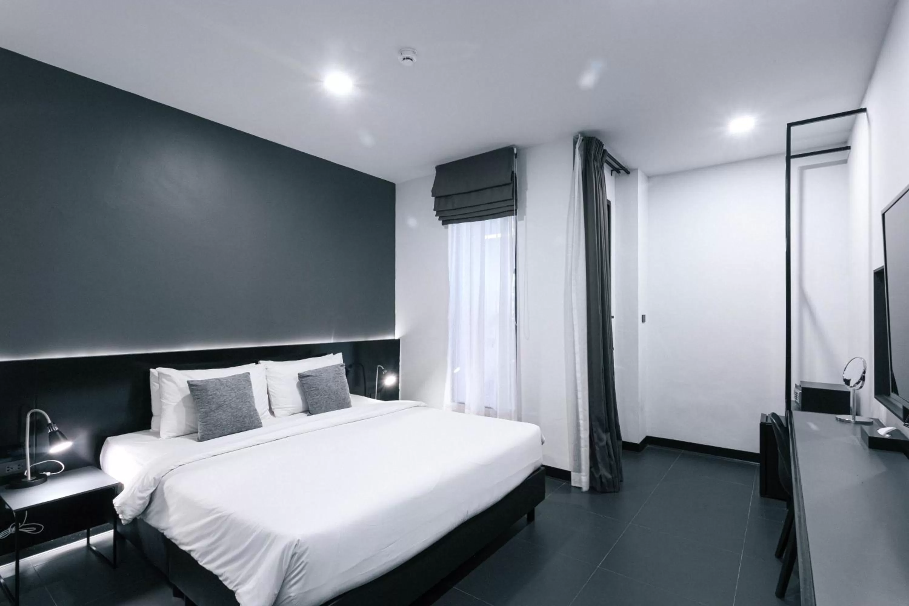 Bedroom, Bed in CREW Hotel