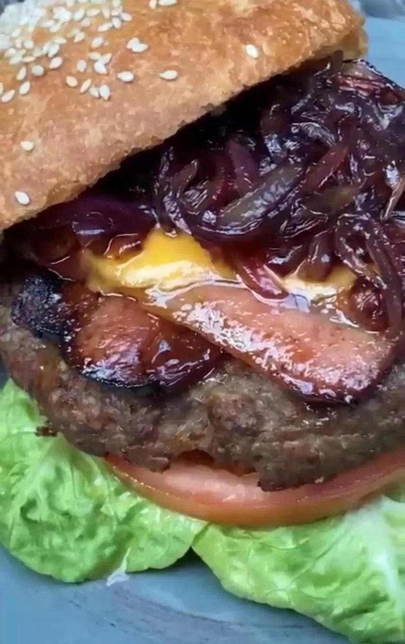 Food and drinks in The Avenue Hotel Ltd