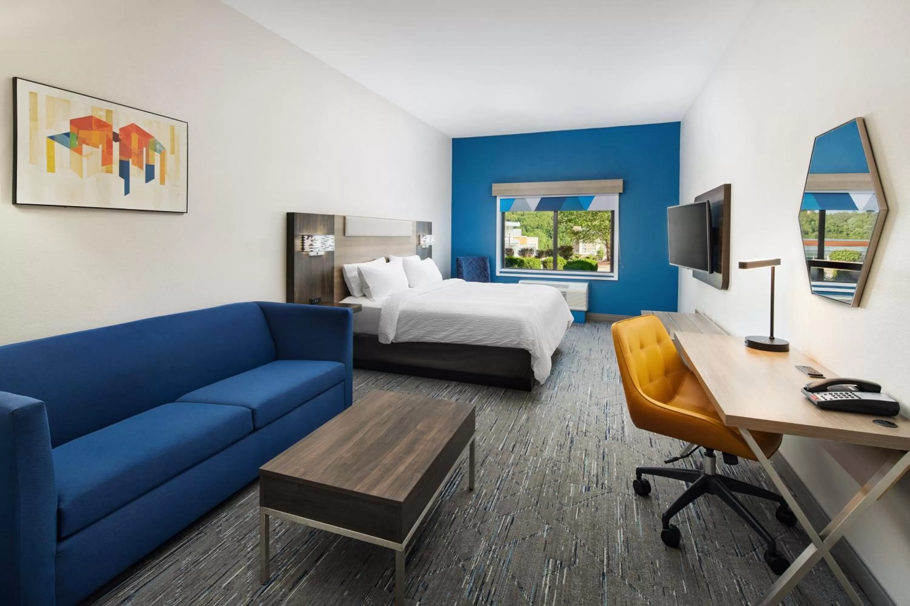 Photo of the whole room, Bed in Holiday Inn Express & Suites Bridgeport by IHG