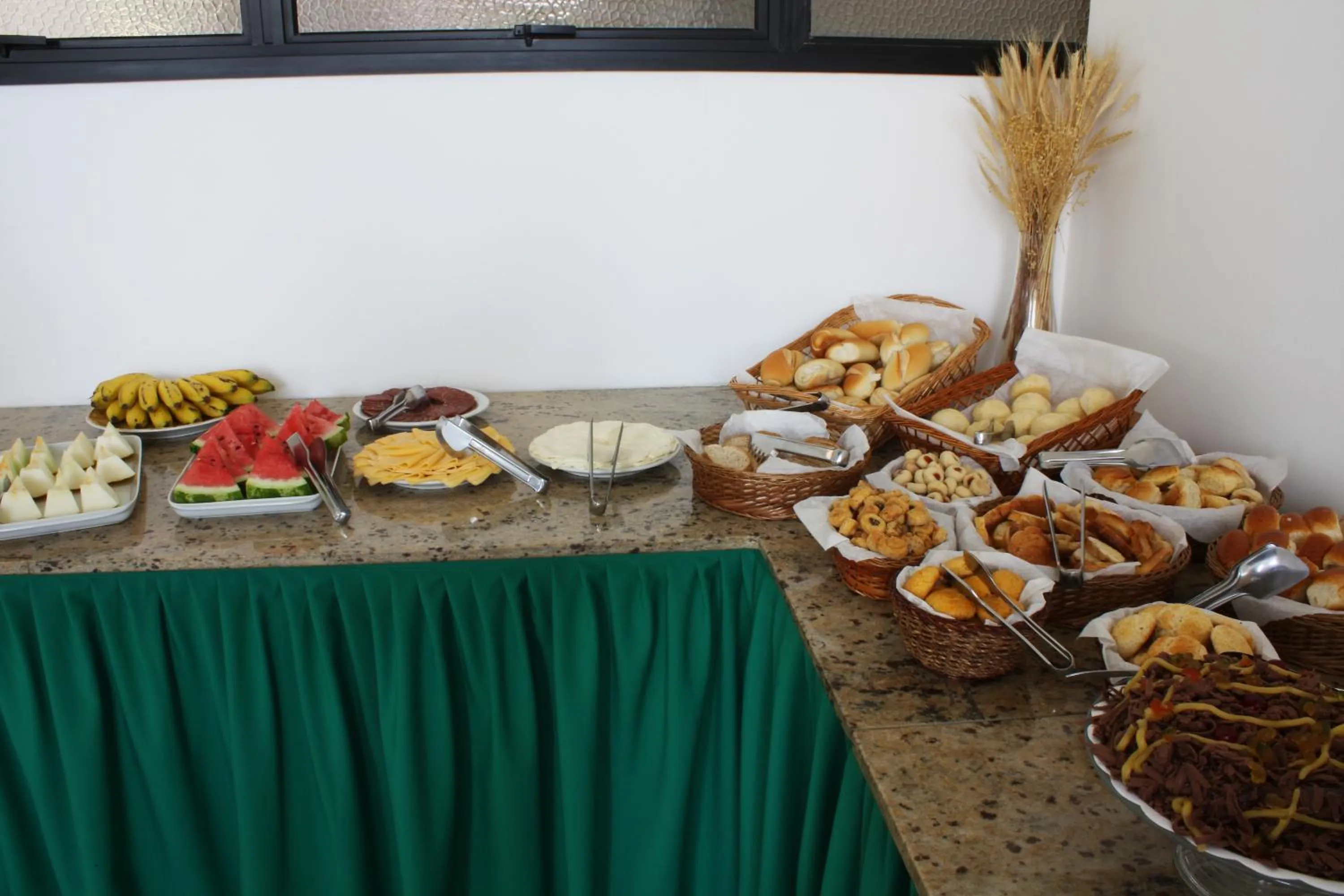 Restaurant/places to eat in Pisa Plaza Hotel