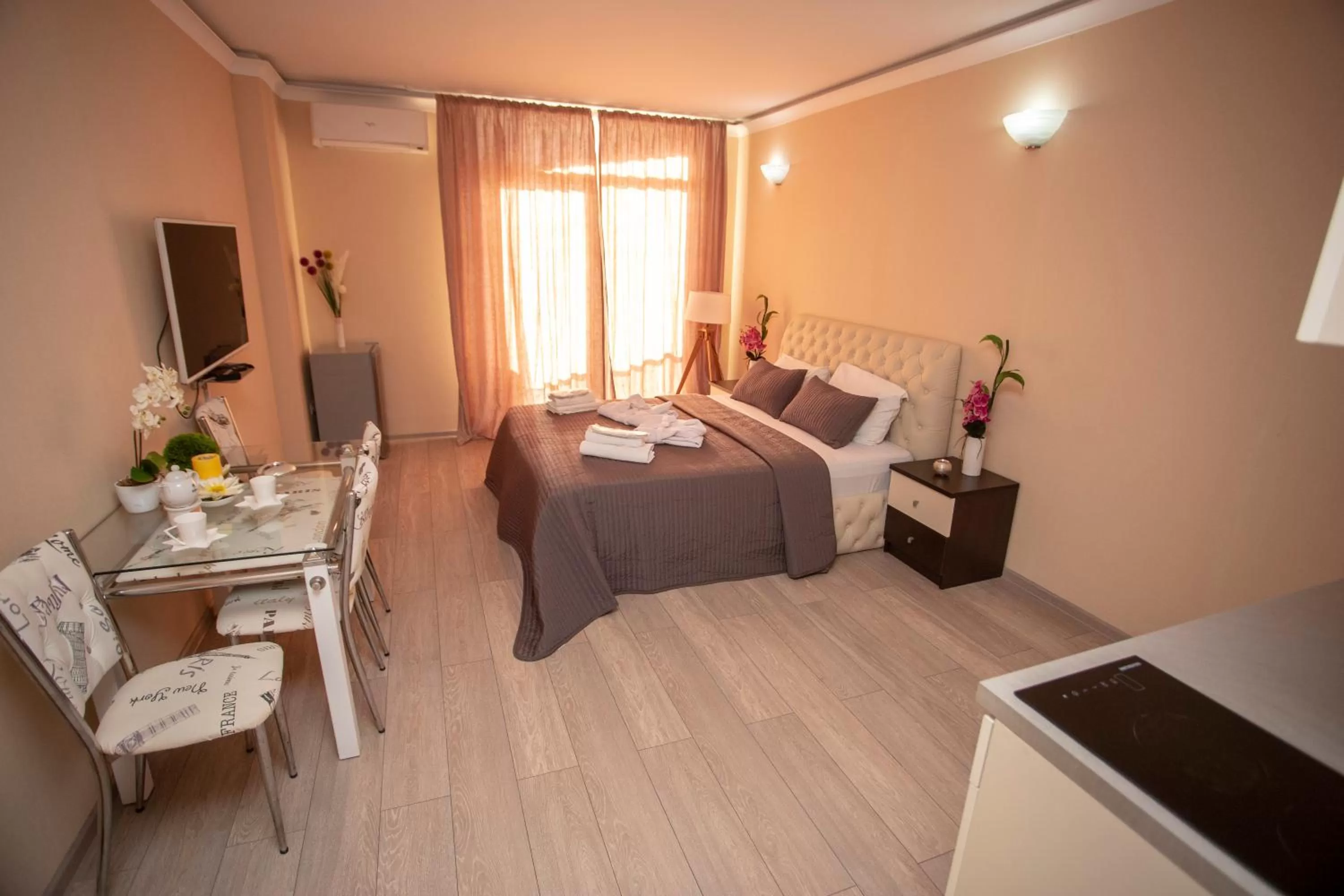 Photo of the whole room, Bed in Blue Star Batumi