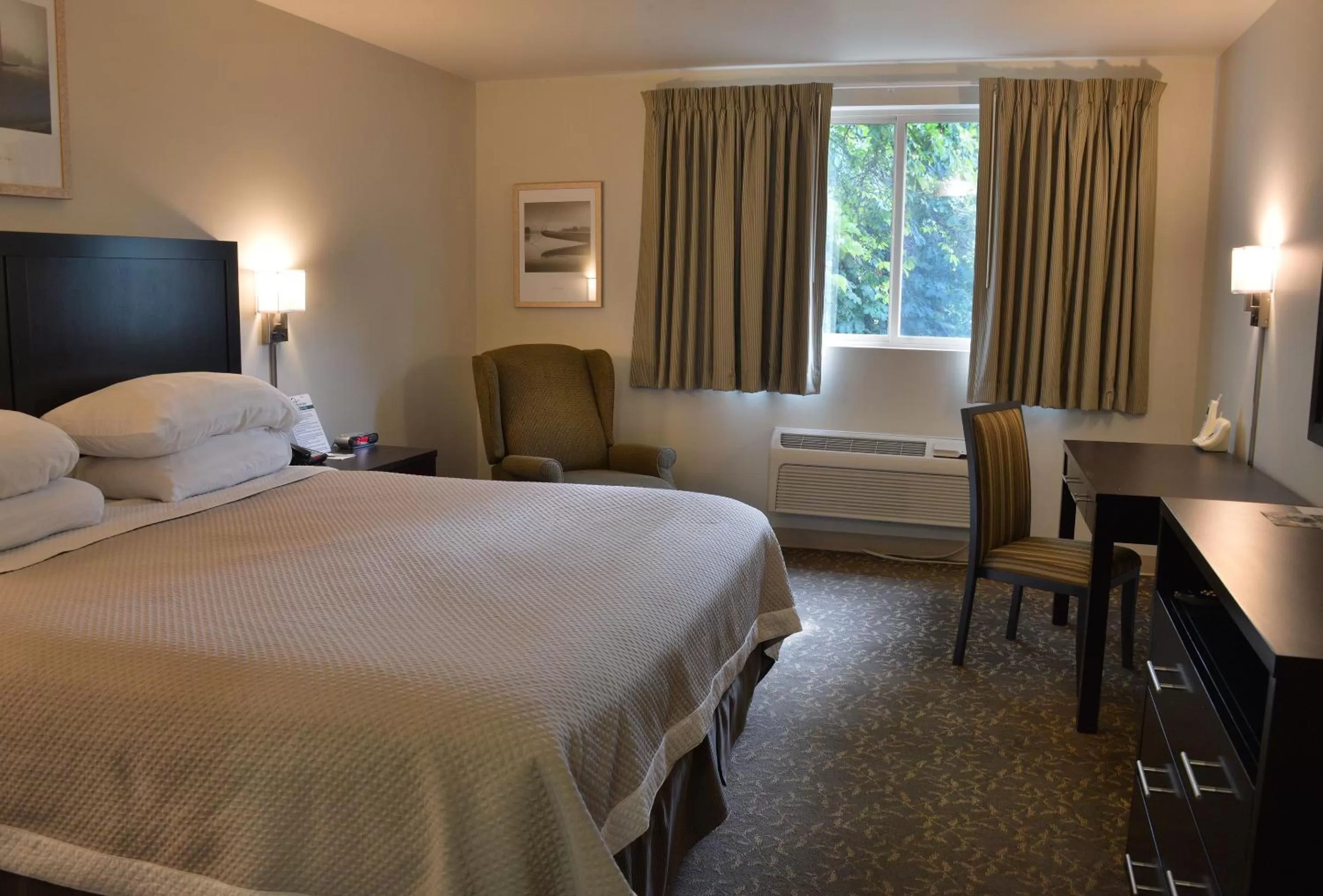Photo of the whole room, Bed in The Madison Inn