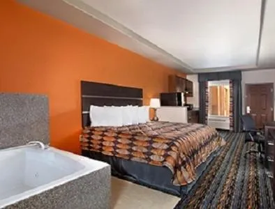 Bedroom, Bed in Days Inn by Wyndham Dilley