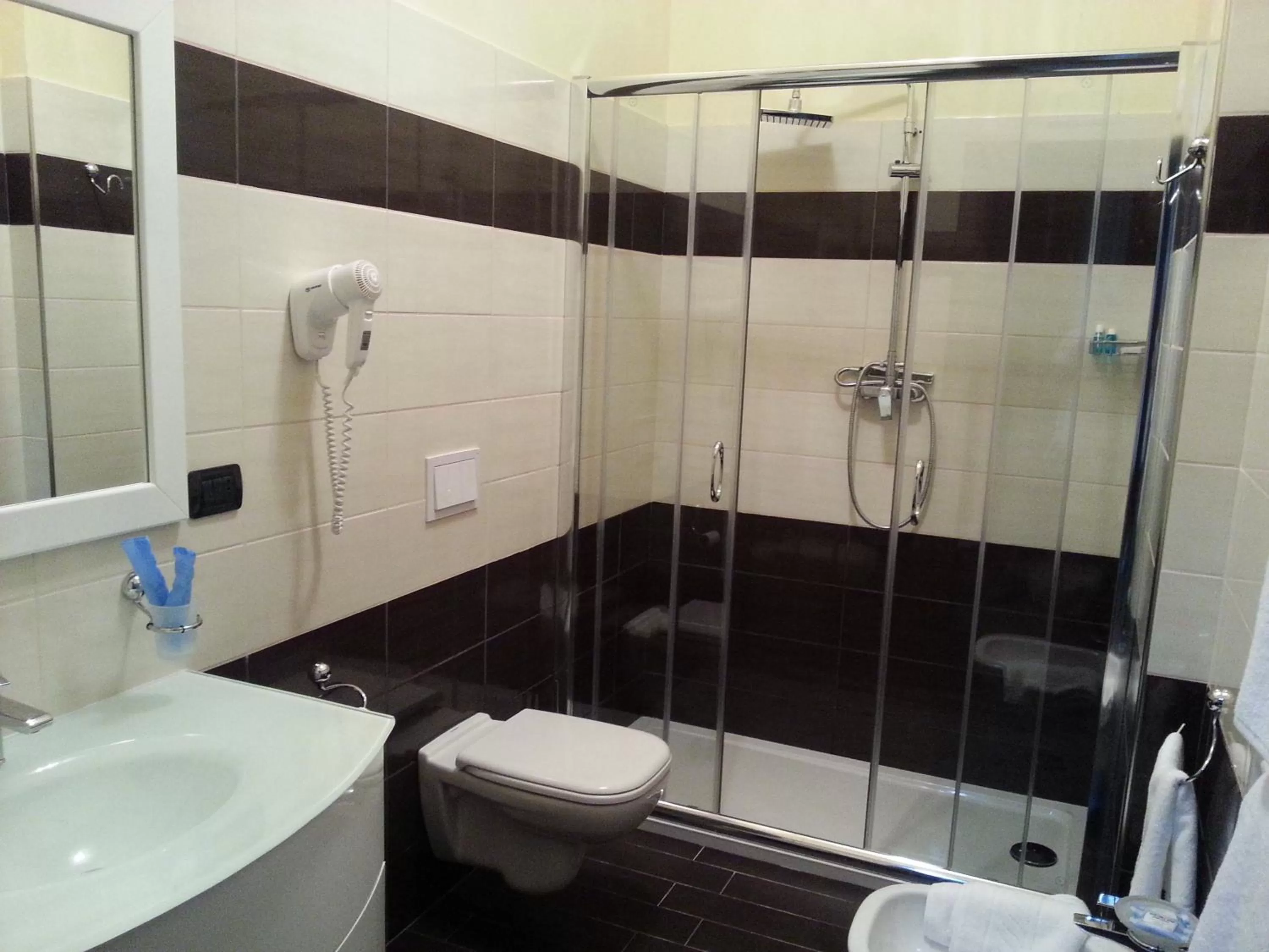 Bathroom in Hotel Paradiso