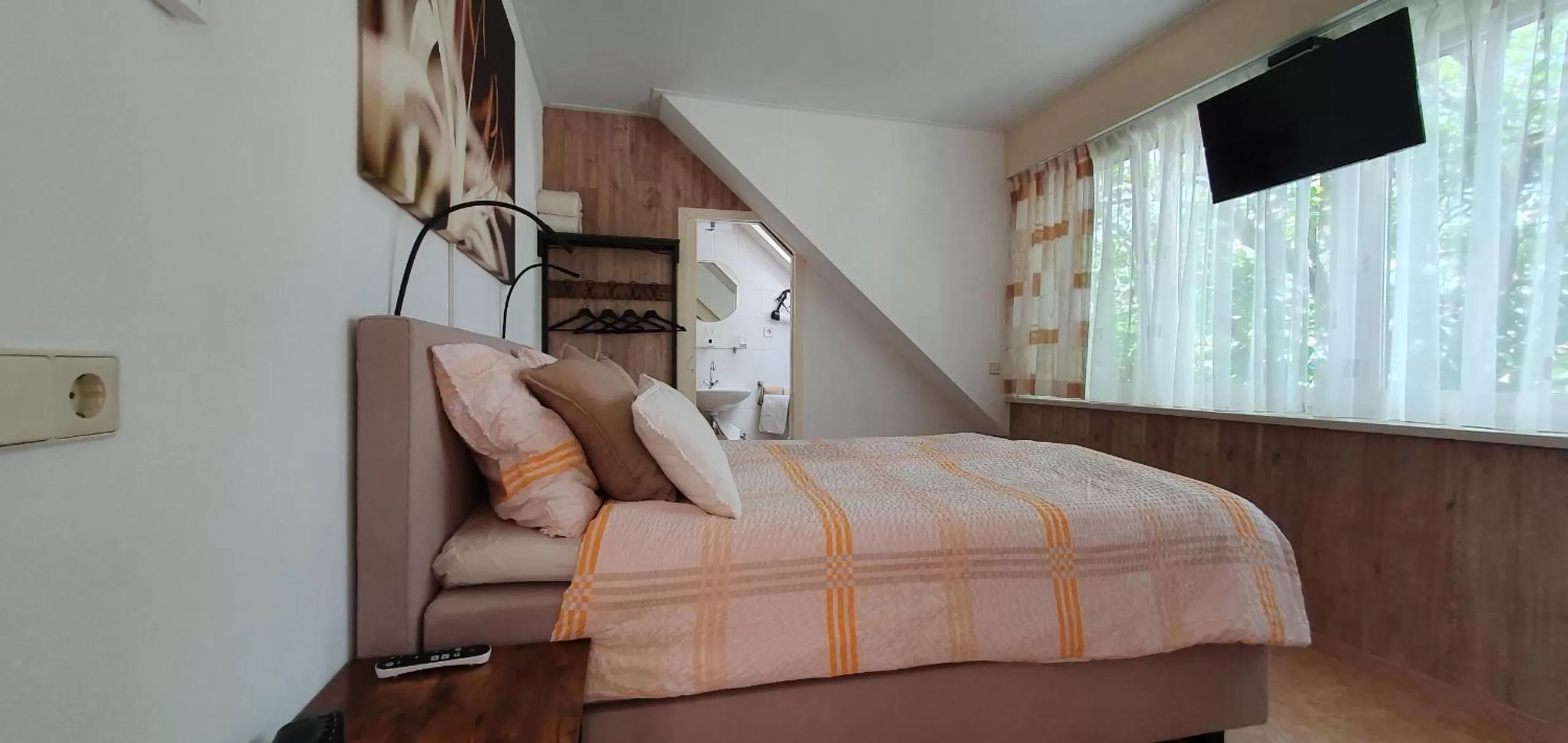 Photo of the whole room, Bed in B&B Knooppunt70