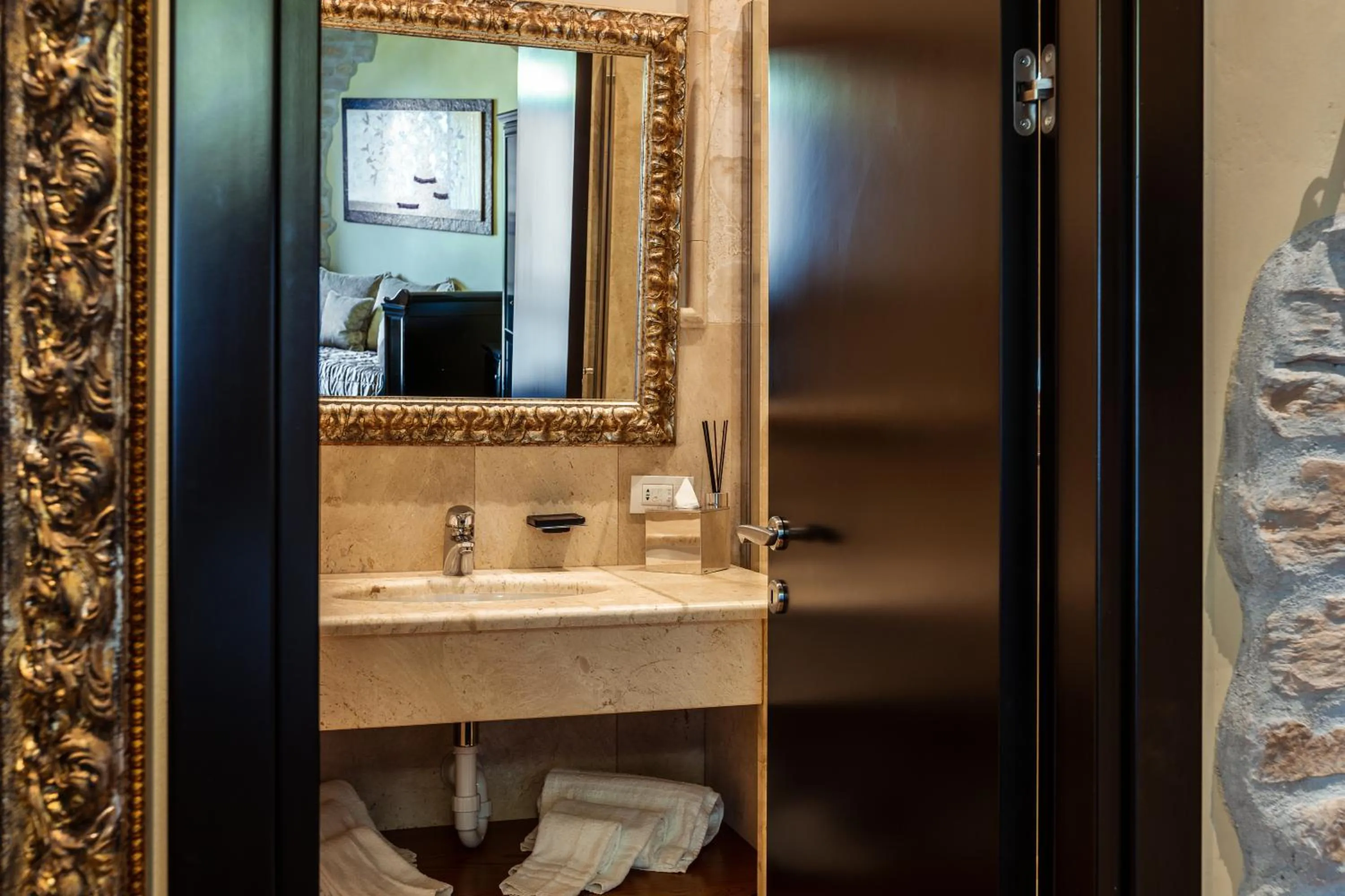 Bathroom in La Locanda Del Conte Mameli - Boutique Hotel & Suite SPA