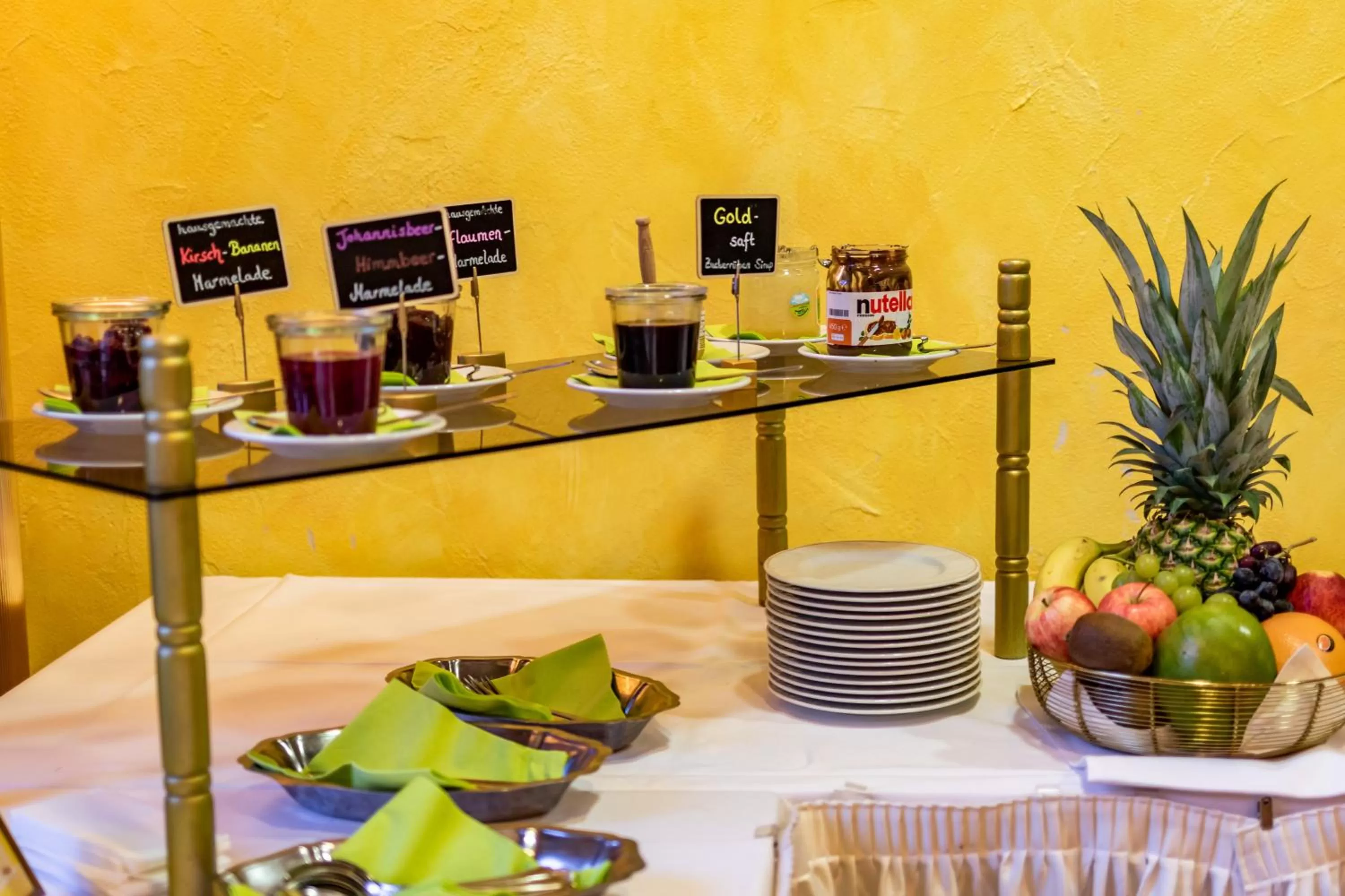 Buffet breakfast in Hotel Goldflair am Rathaus