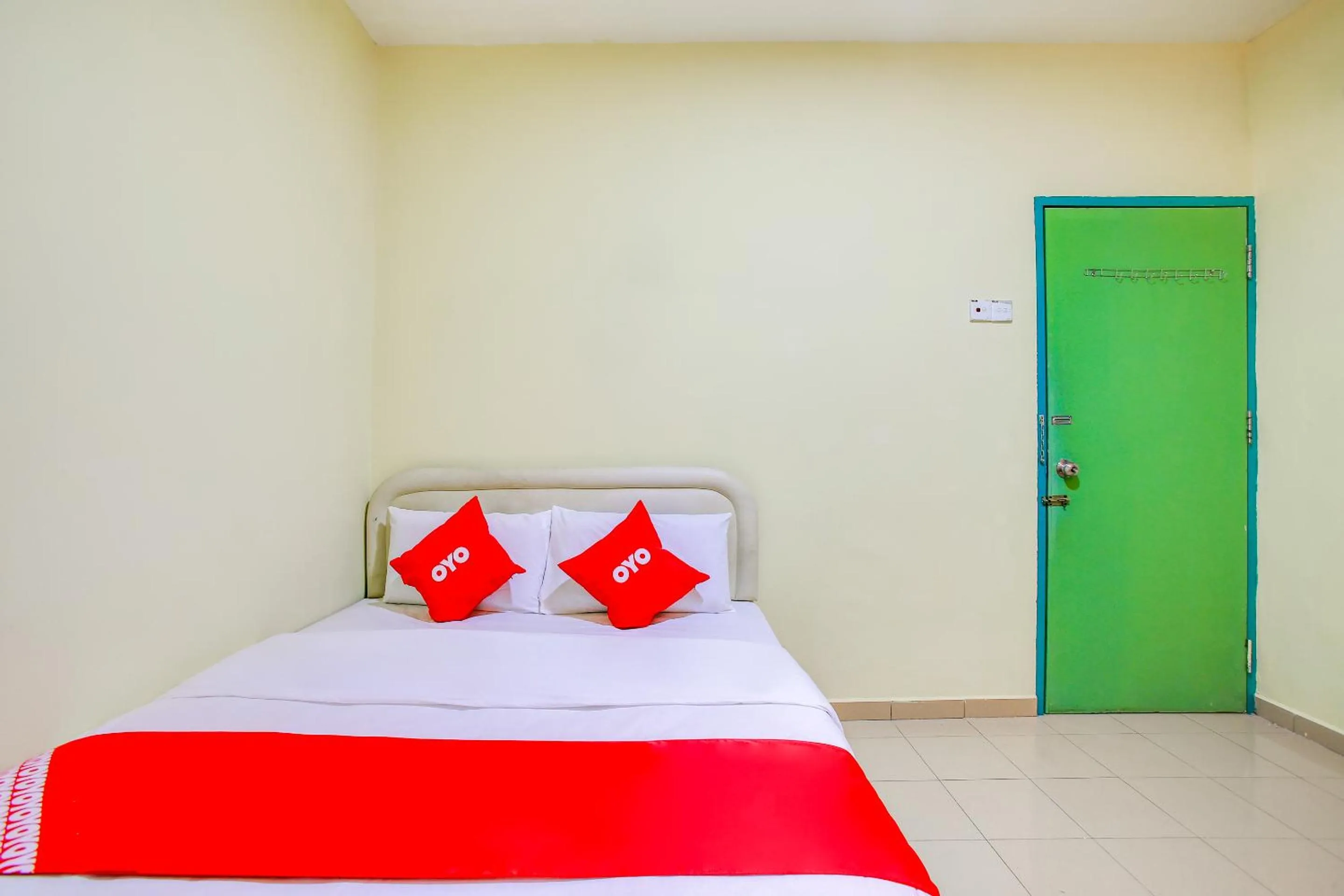 Property building, Bed in Foong Inn Hotel Banting