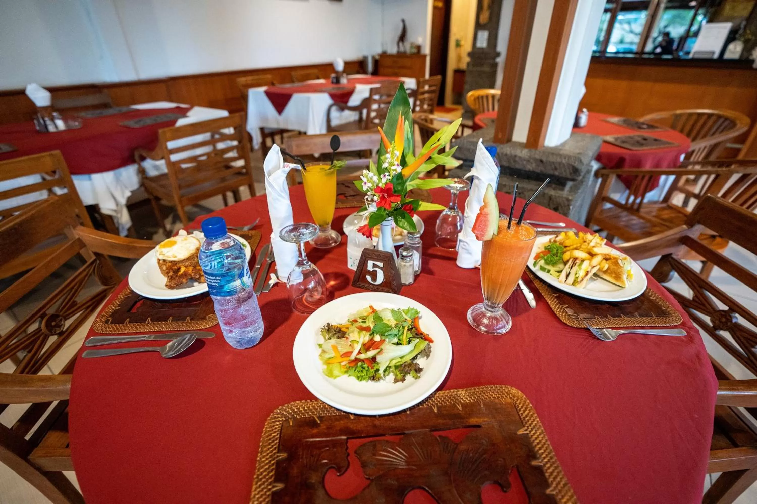 Restaurant/places to eat in Hotel Sinar Bali Legian
