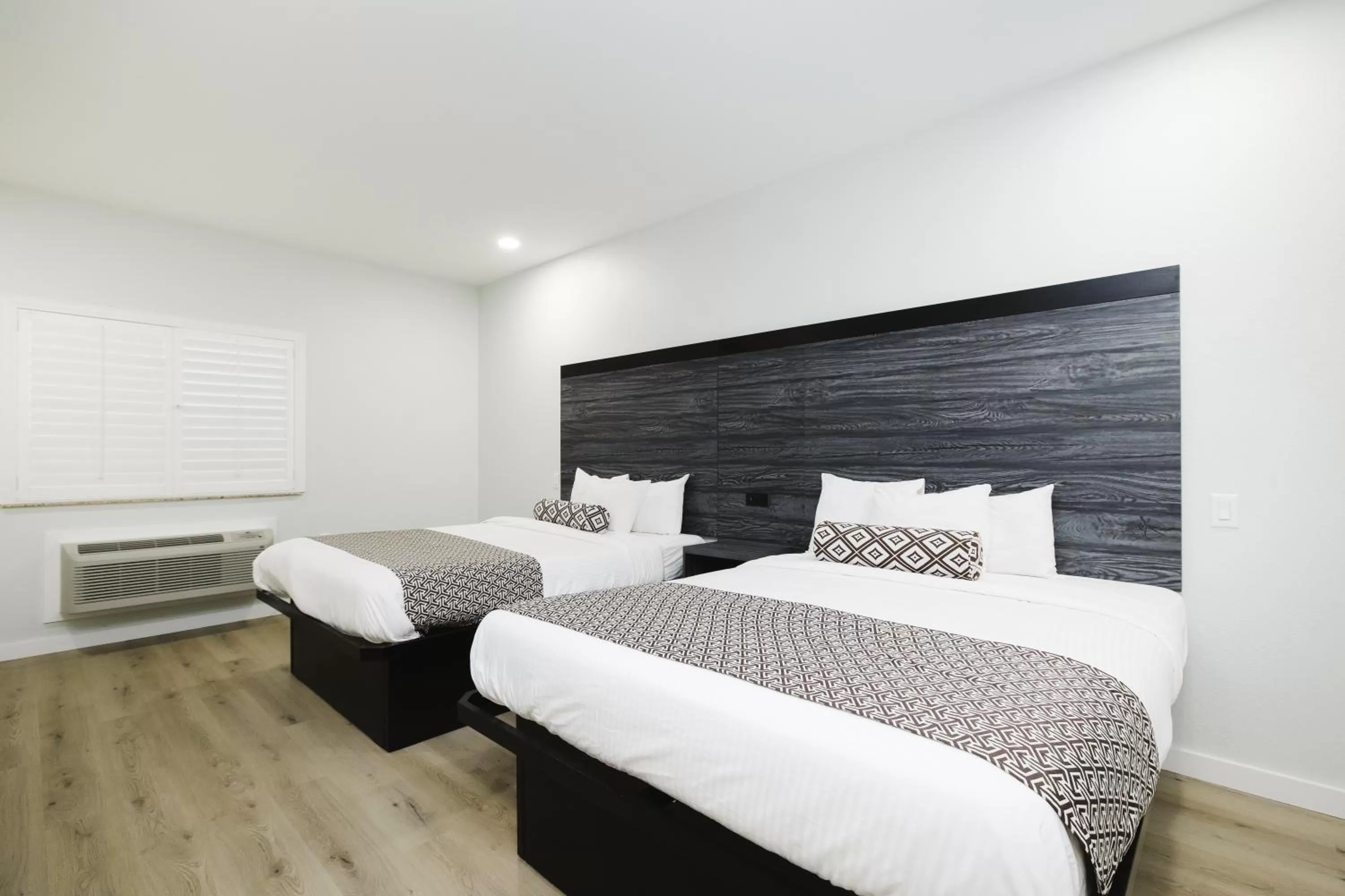 Bed in Sapphire Inn & Suites