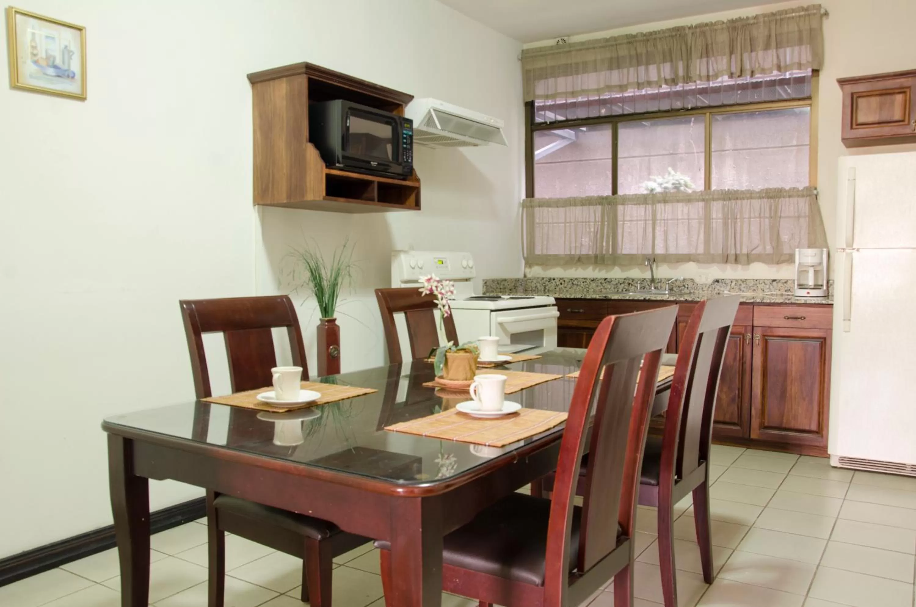 Dining area in Hotel Plaza Real Suites & Apartments San Jose