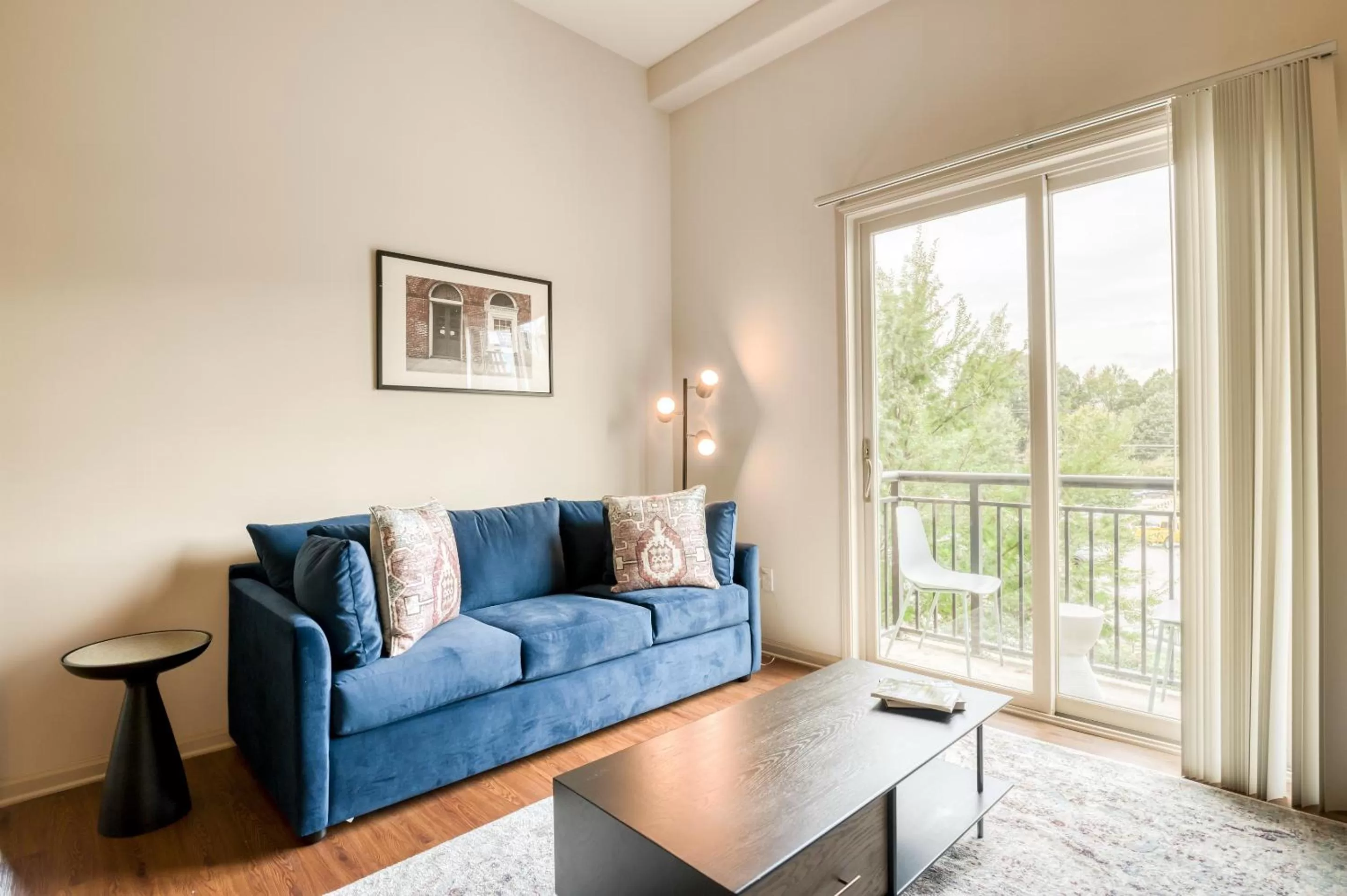 Living room in Mint House Greenville - Downtown