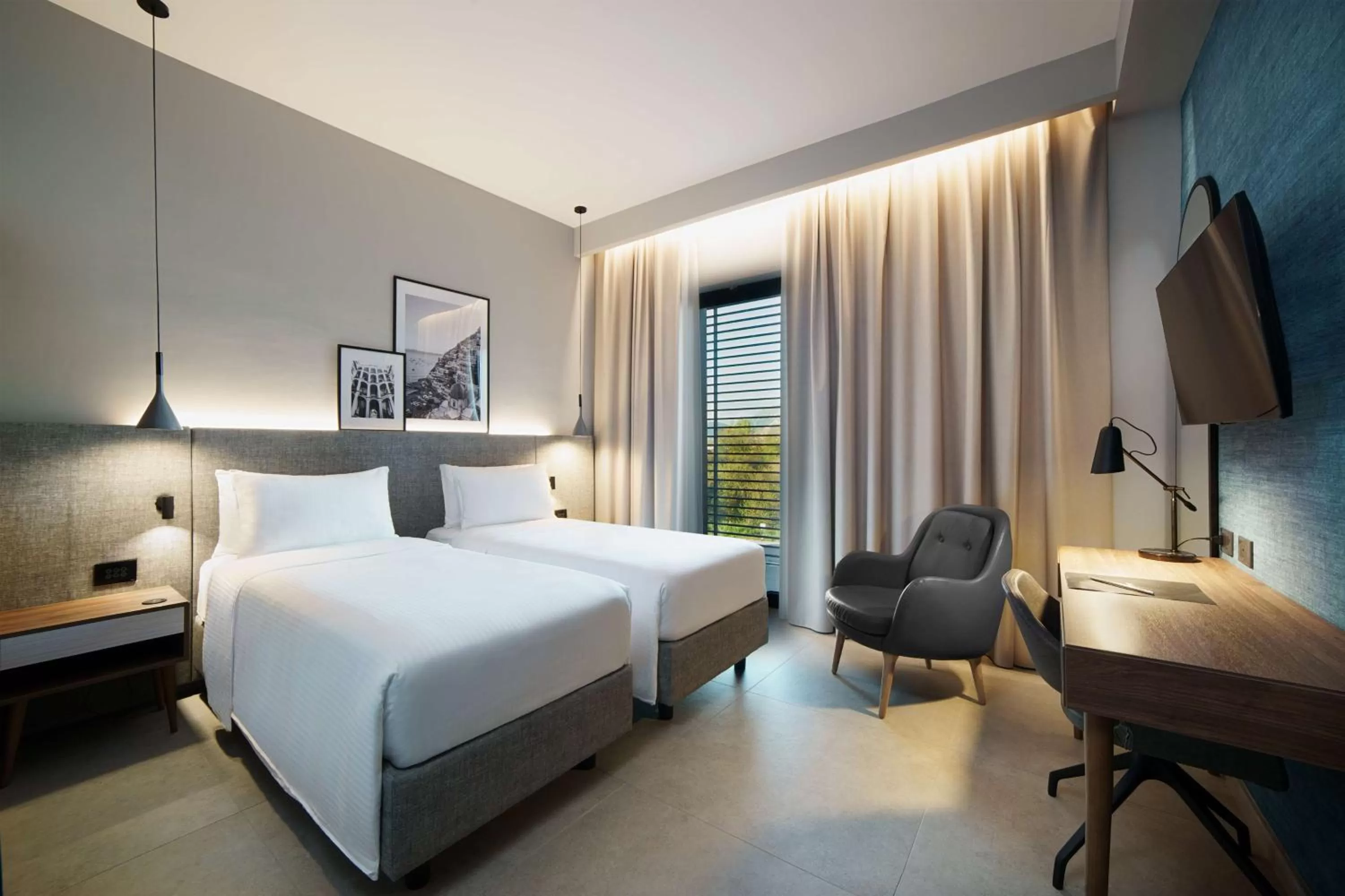 Bedroom, Bed in Radisson Hotel Nola Naples