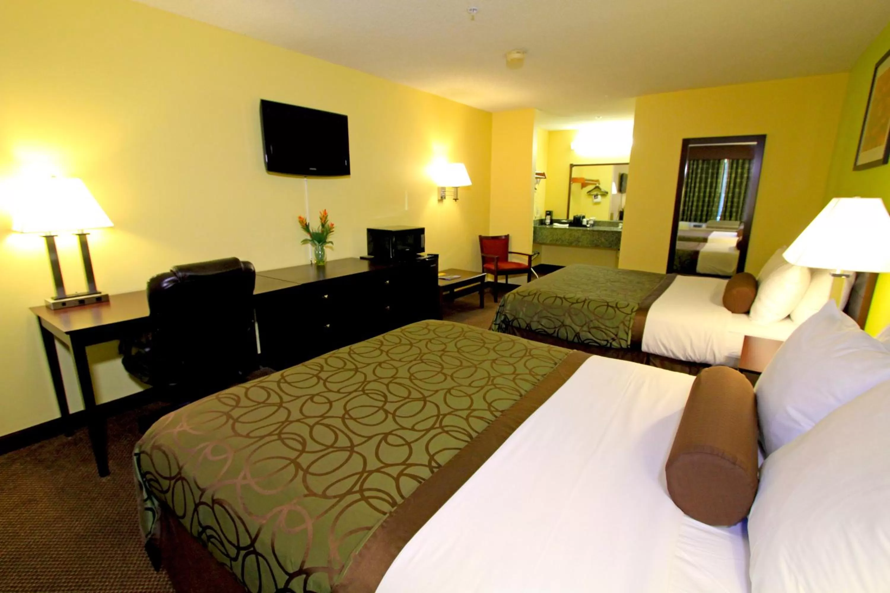 Queen Room with Two Queen Beds and Bathtub - Disability Access/Non-Smoking in Best Western Round Rock