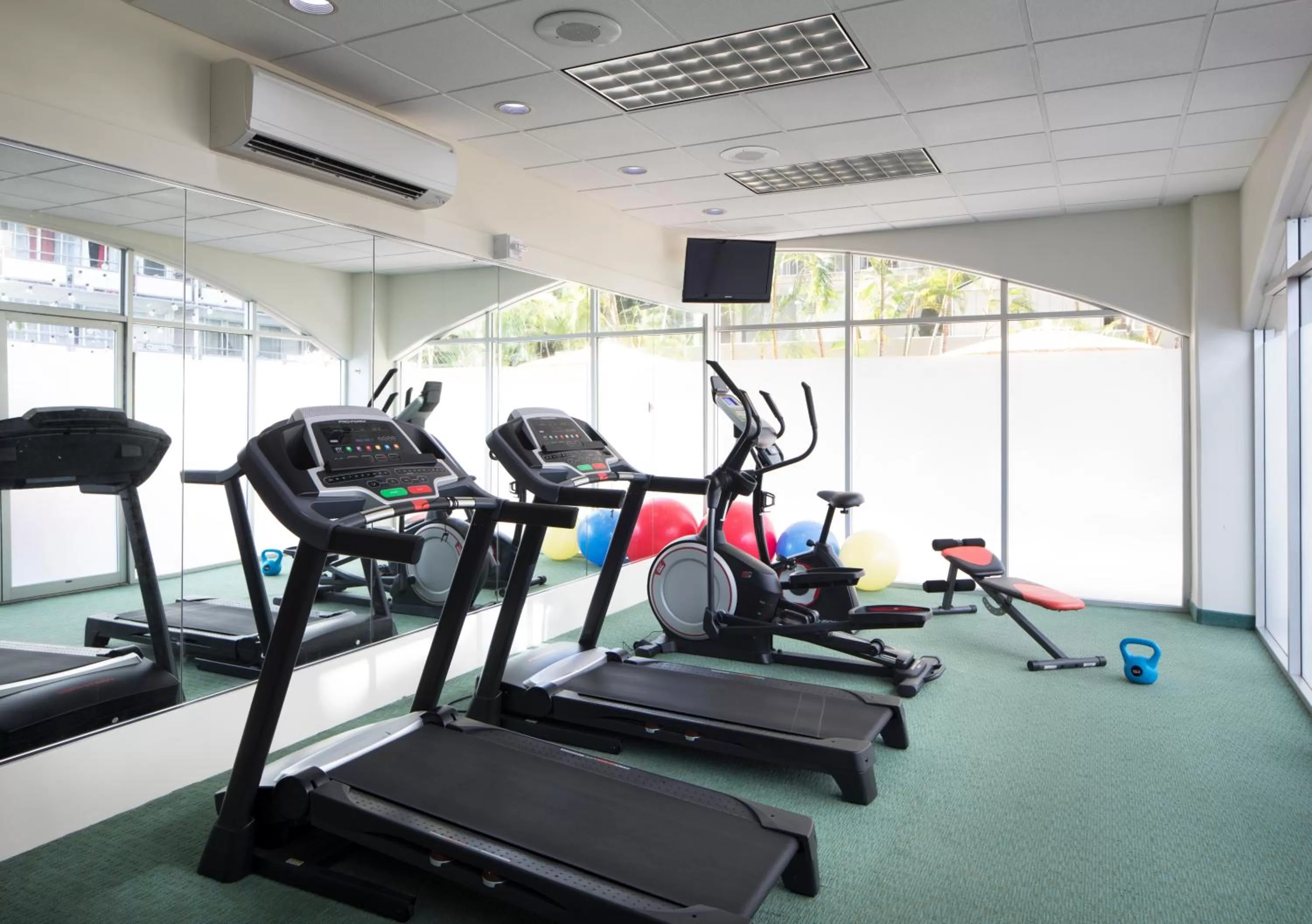 Fitness centre/facilities in Coconut Waikiki Hotel