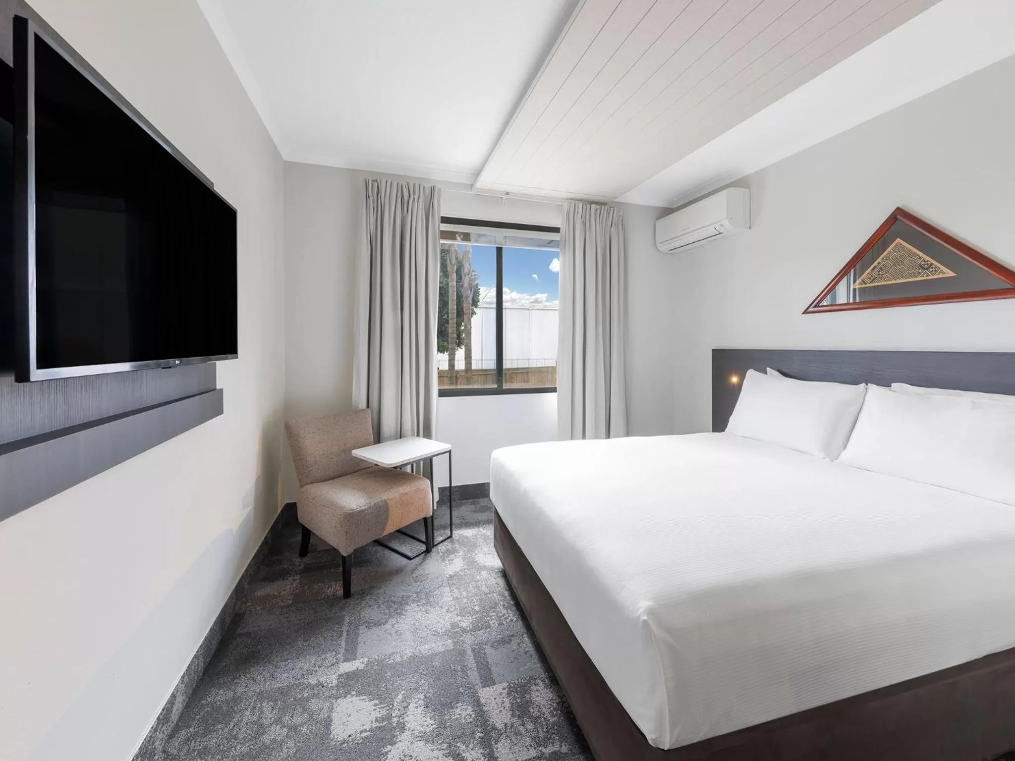 Queen Room in JetPark Auckland Airport Hotel