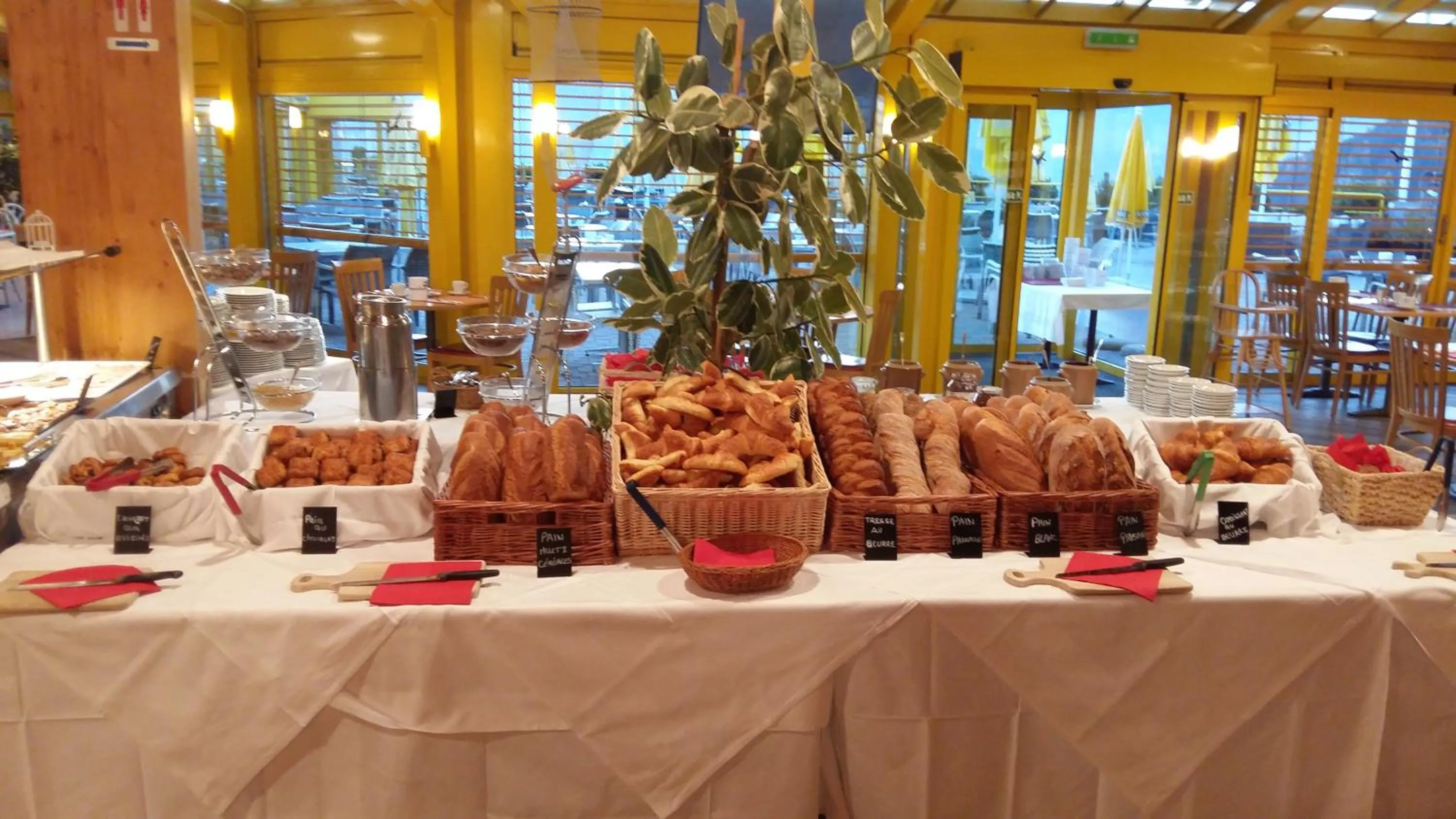 Continental breakfast in Hôtel Les Bains d'Ovronnaz