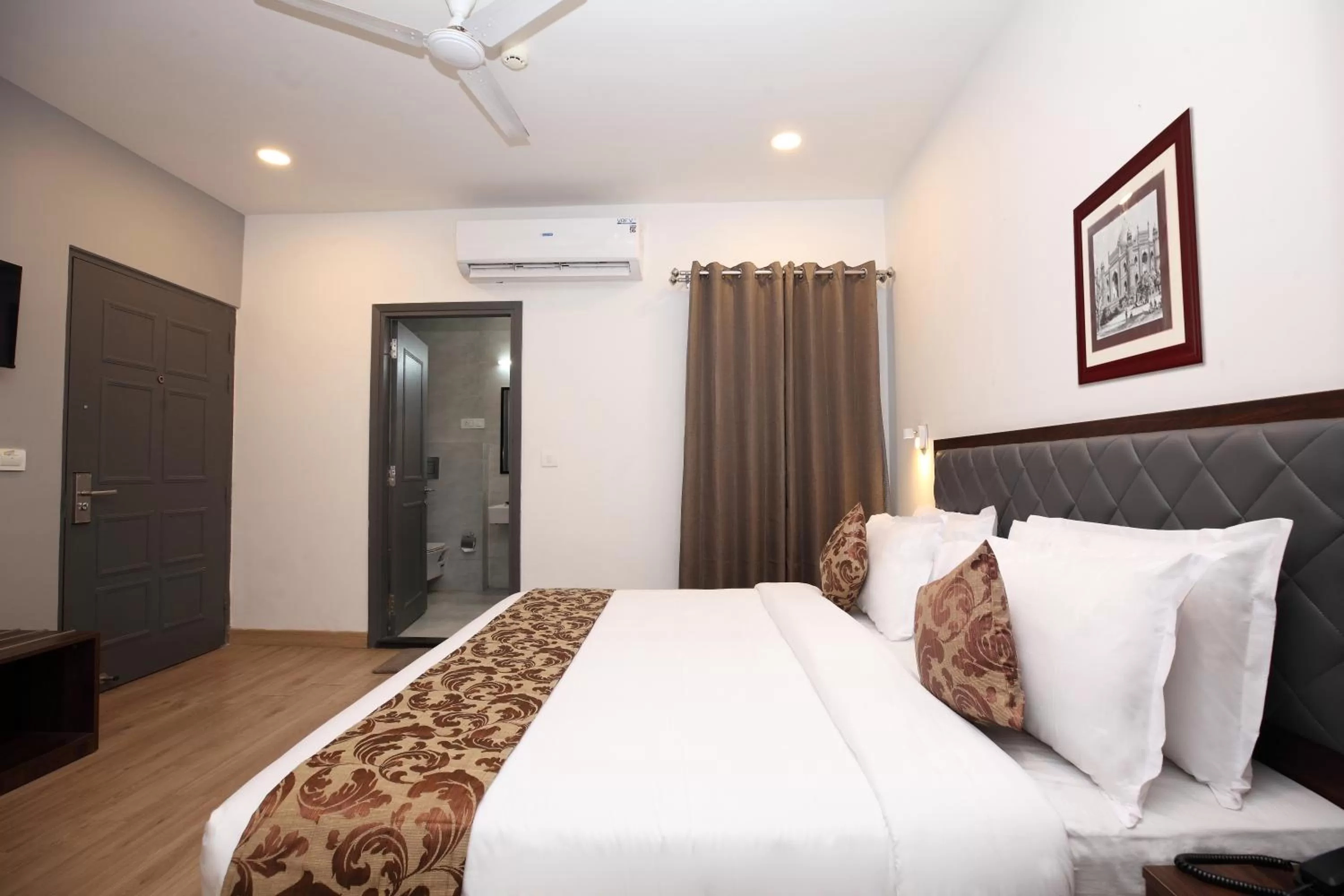 Photo of the whole room, Bed in Click Hotel Transport Nagar