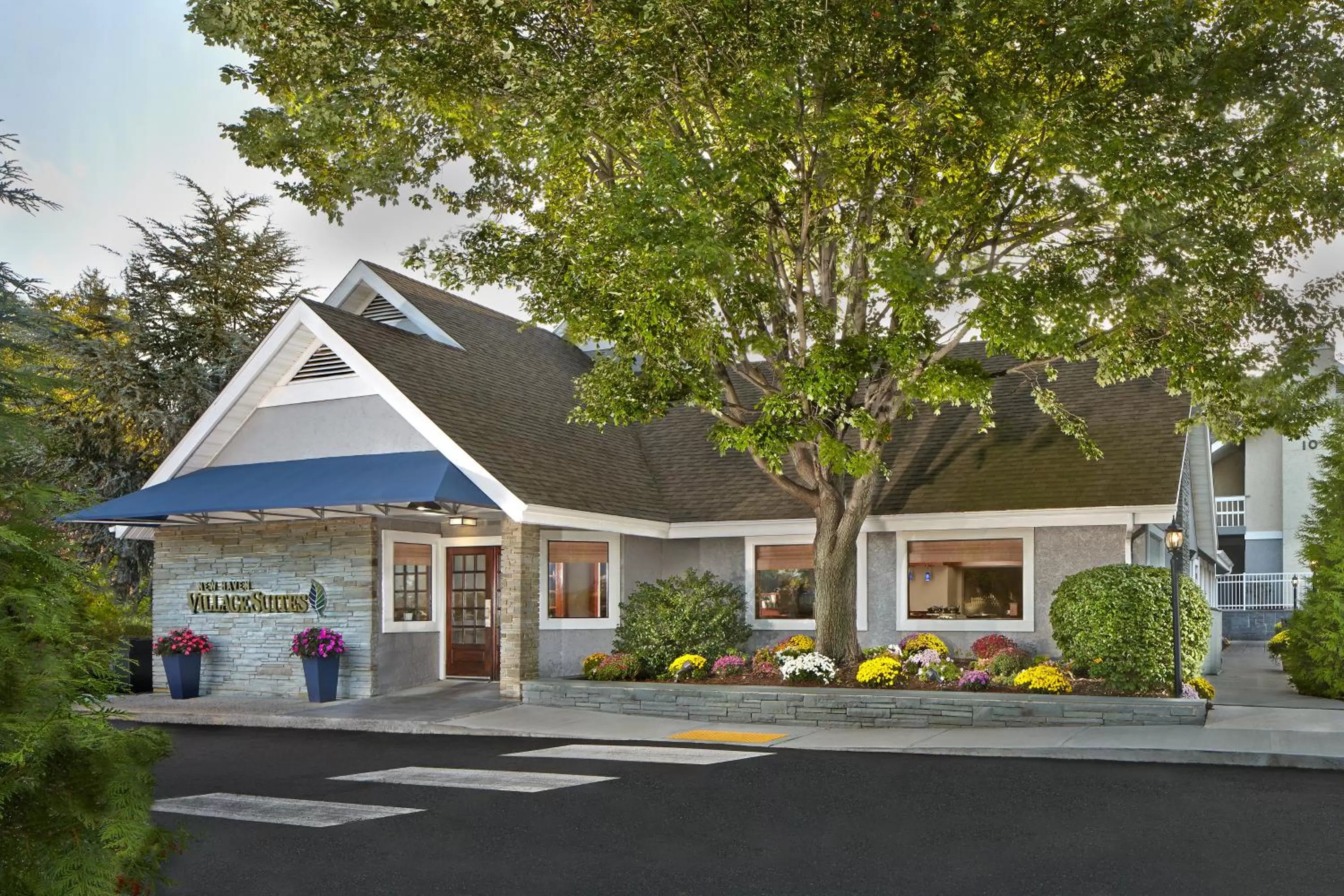 Facade/entrance in New Haven Village Suites