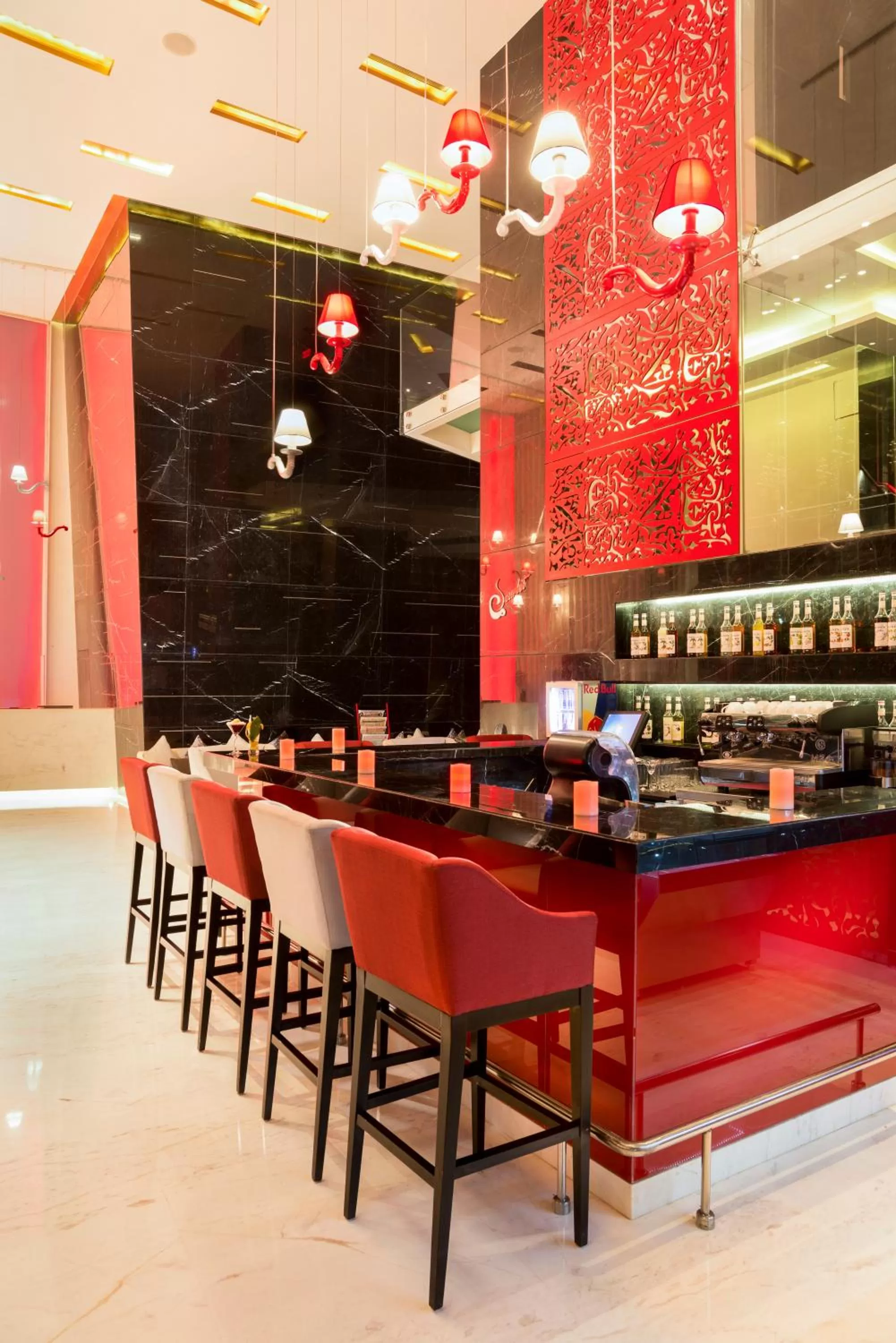 Lounge or bar in Aauris