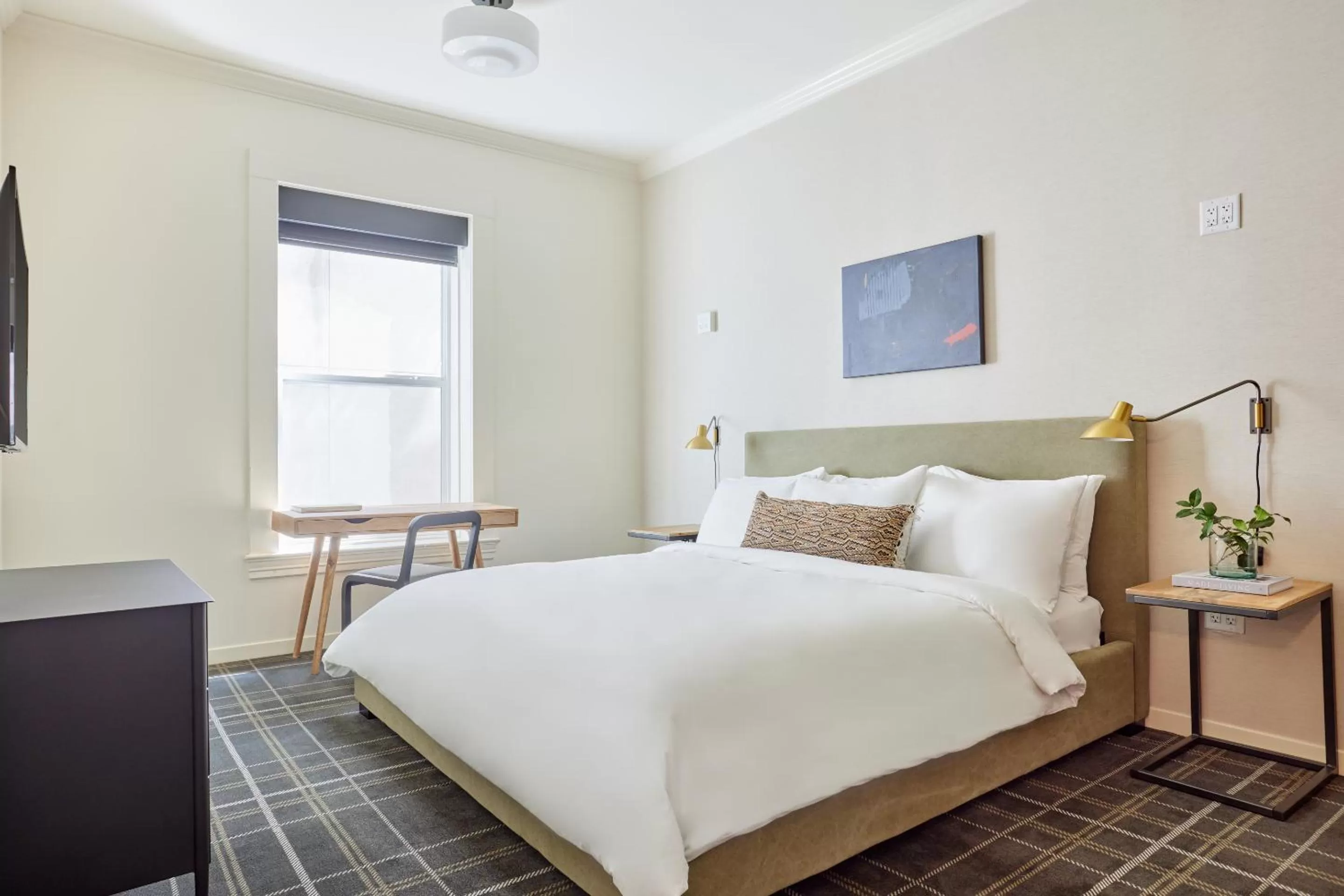 Living room, Bed in FOUND Hotel, San Francisco