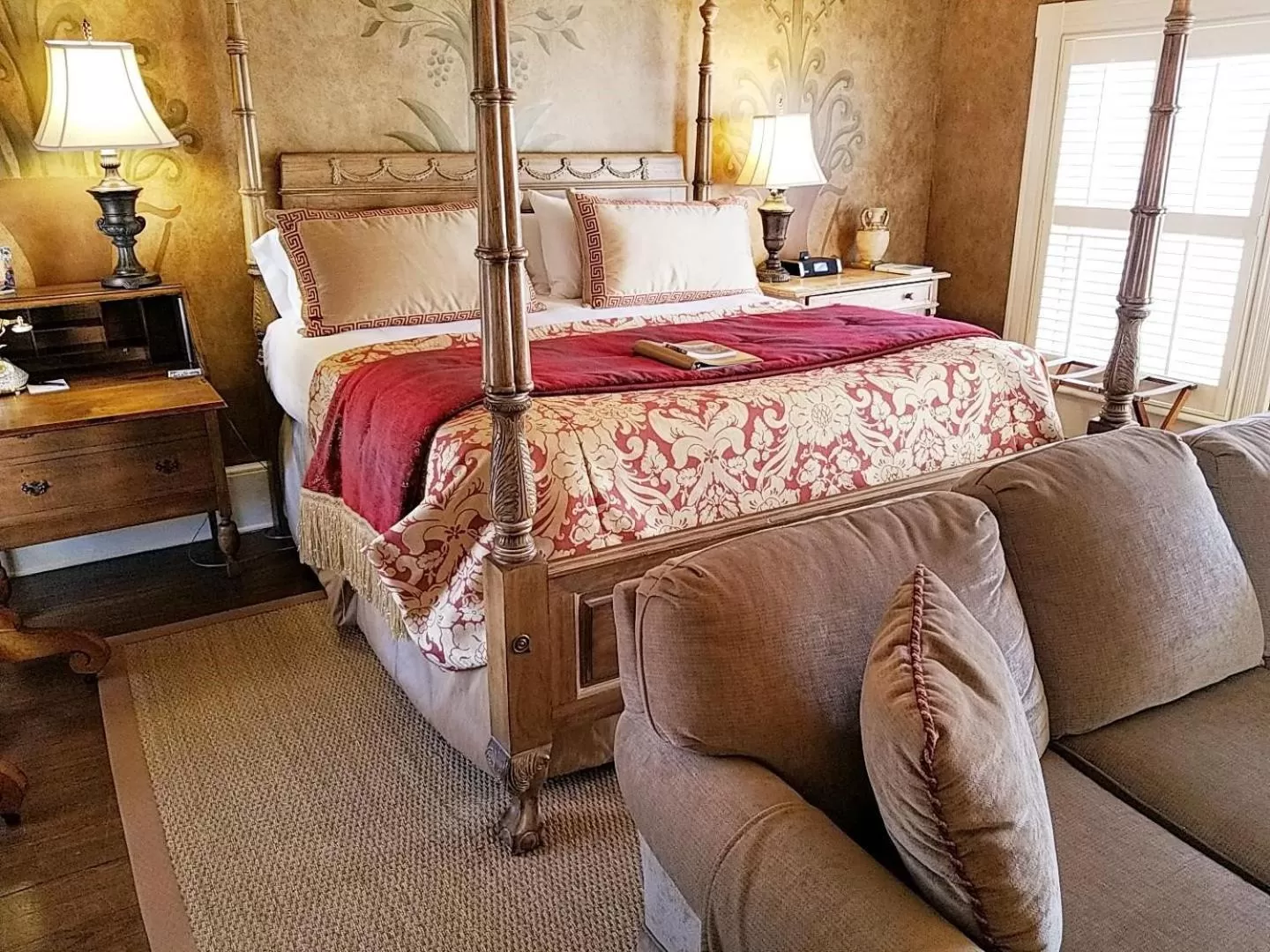 Bed in Ballastone Inn