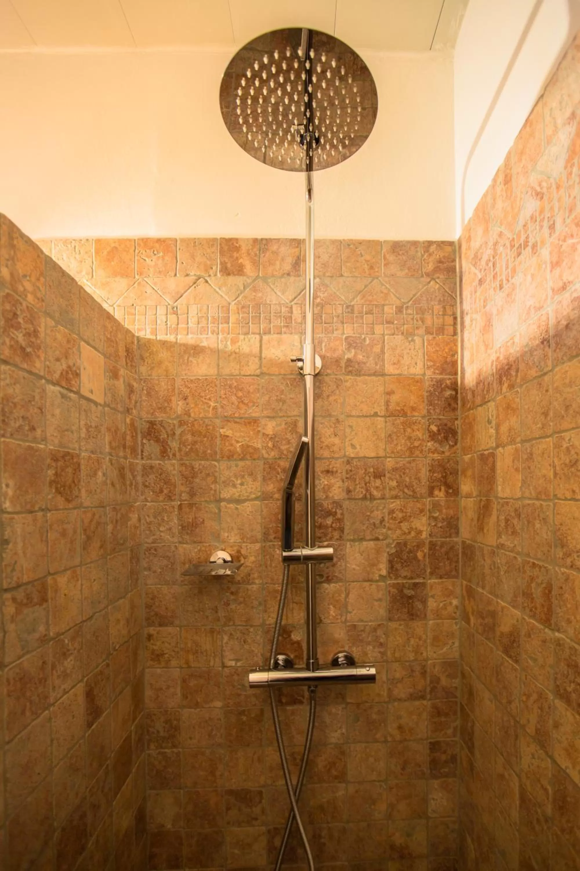 Bathroom in Le Plan B - Hôtel 3 étoiles - Restaurant