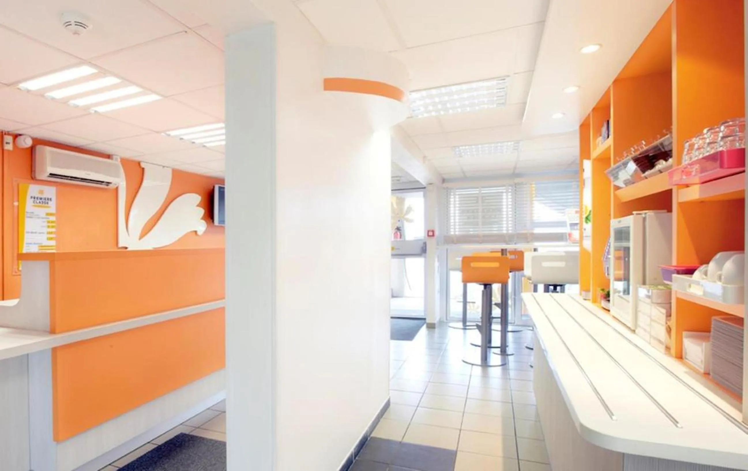 Lobby or reception in Premiere Classe Bordeaux Sud - Pessac Becquerel