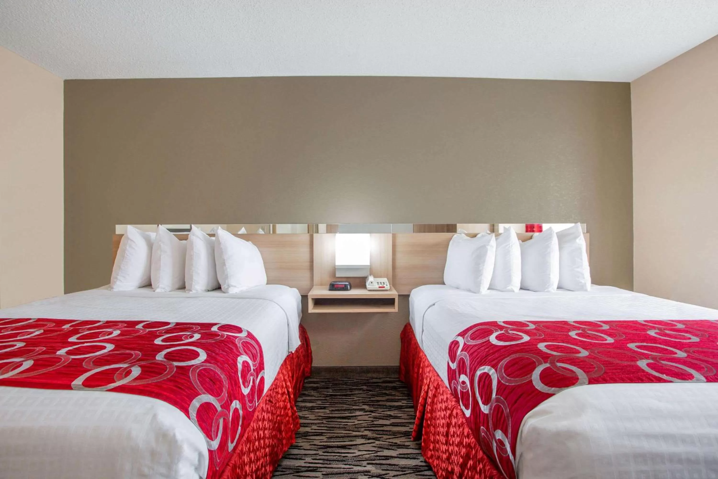 Photo of the whole room, Bed in Microtel Inn & Suites by Wyndham Charleston