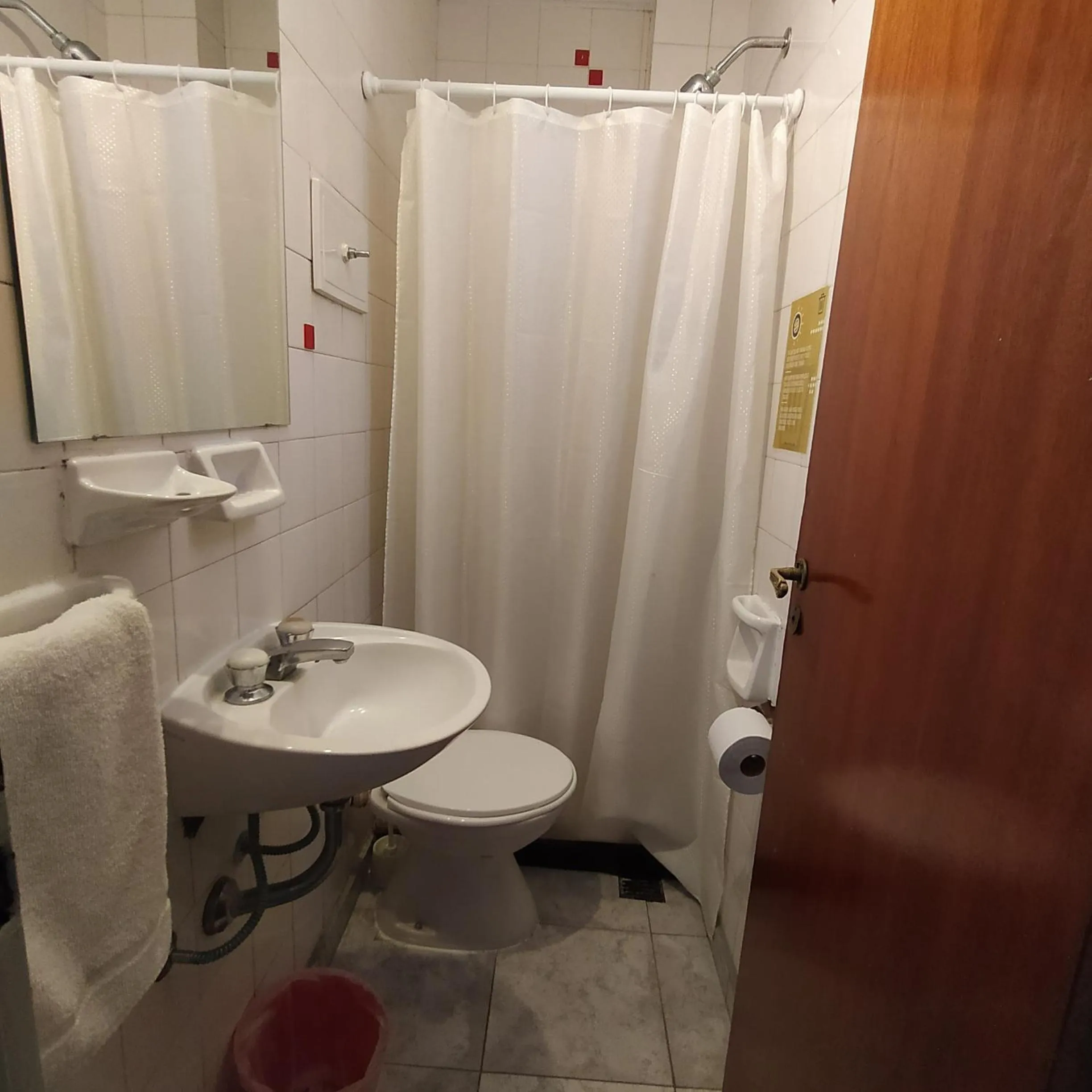 Bathroom in Play Hostel Arcos