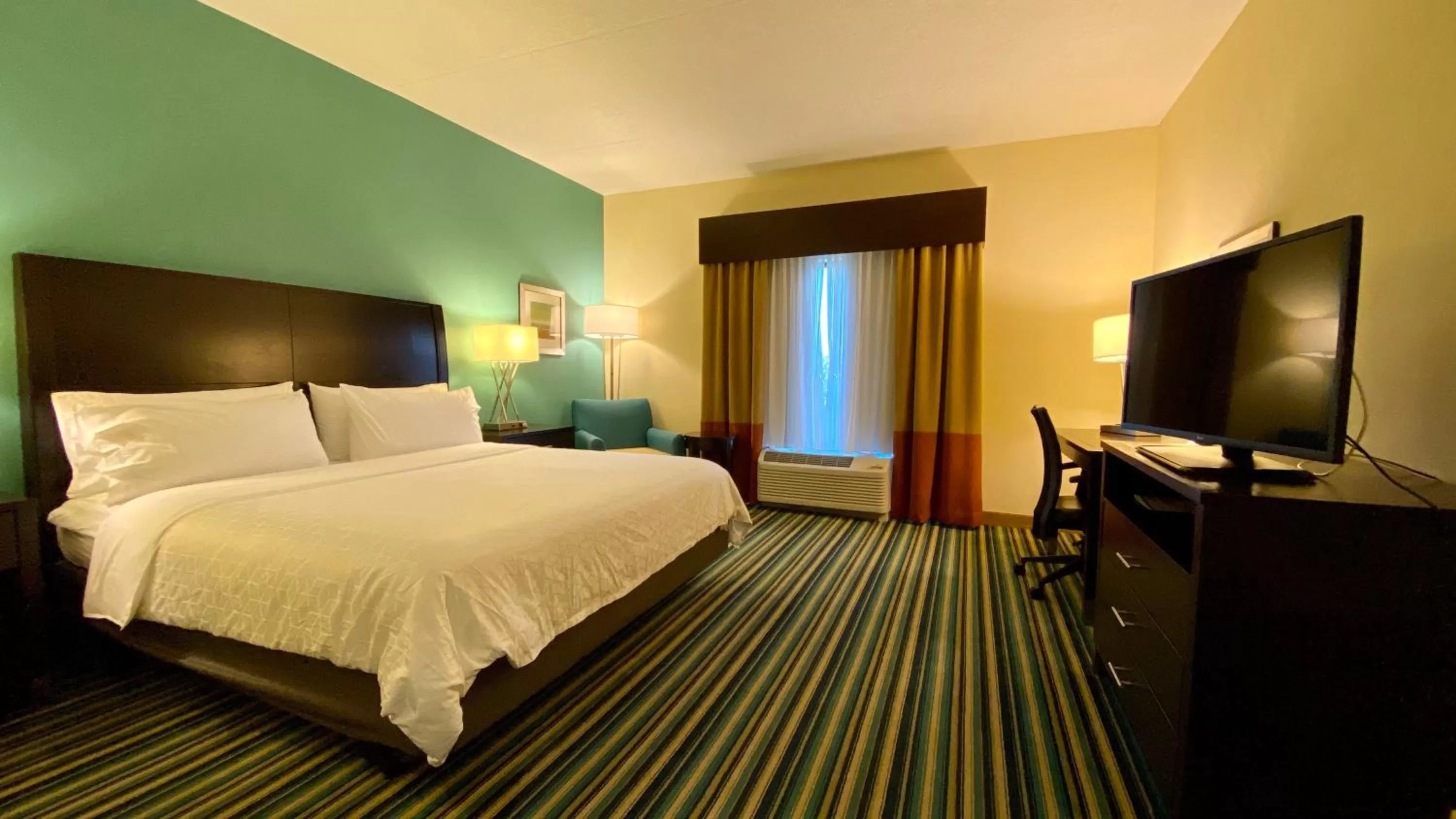 Photo of the whole room, Bed in Holiday Inn Express Hotel & Suites Orlando East-UCF Area by IHG