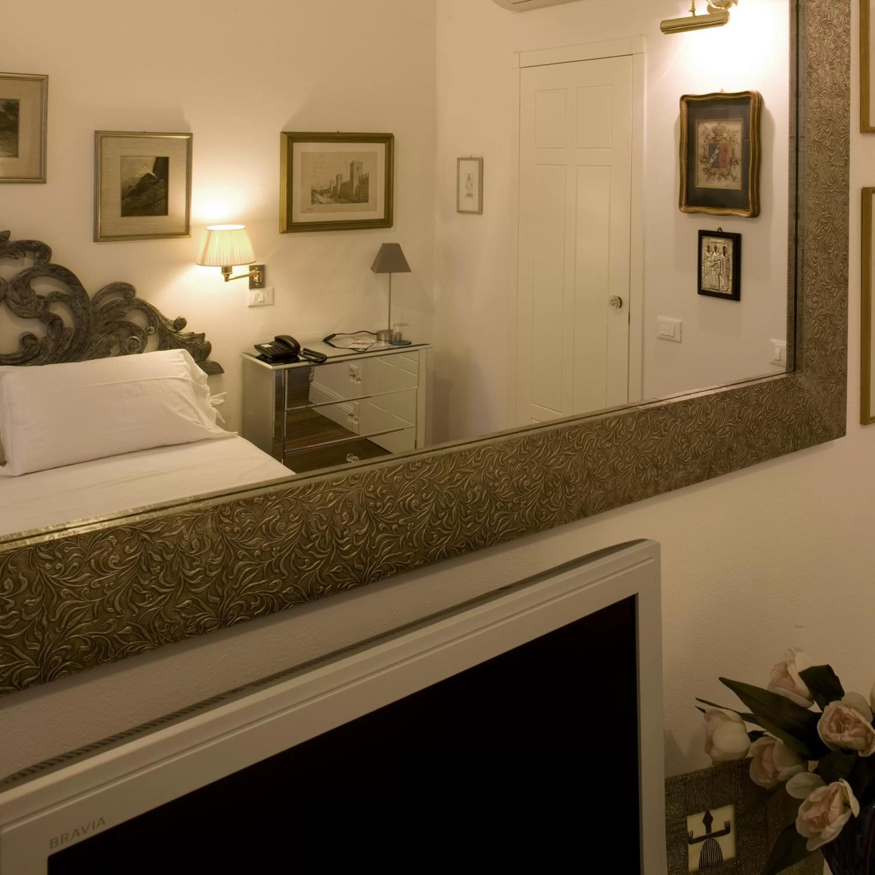 Bedroom, Bed in M Club De Luxe B&B