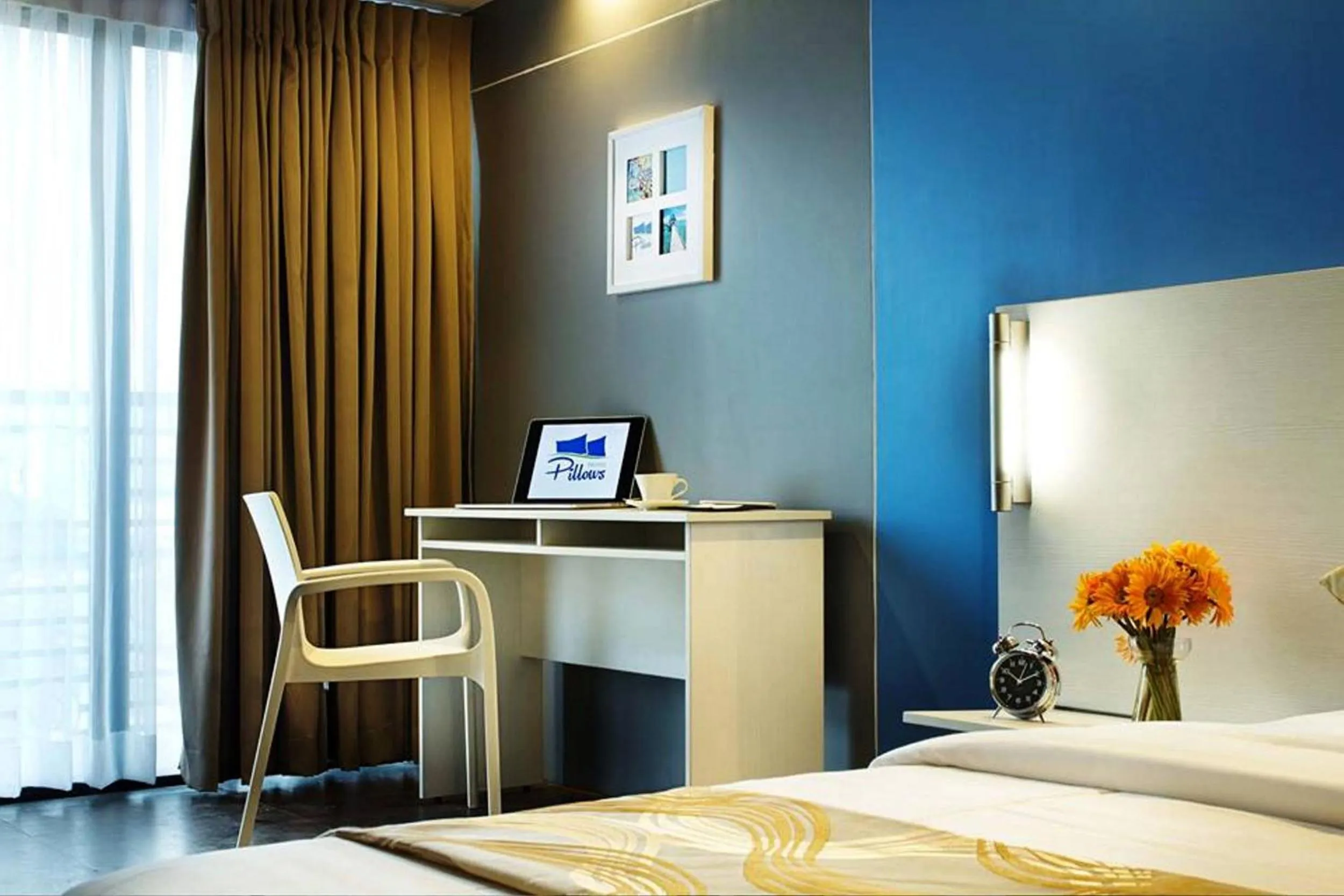 Decorative detail, Bed in Pillows Hotel Cebu