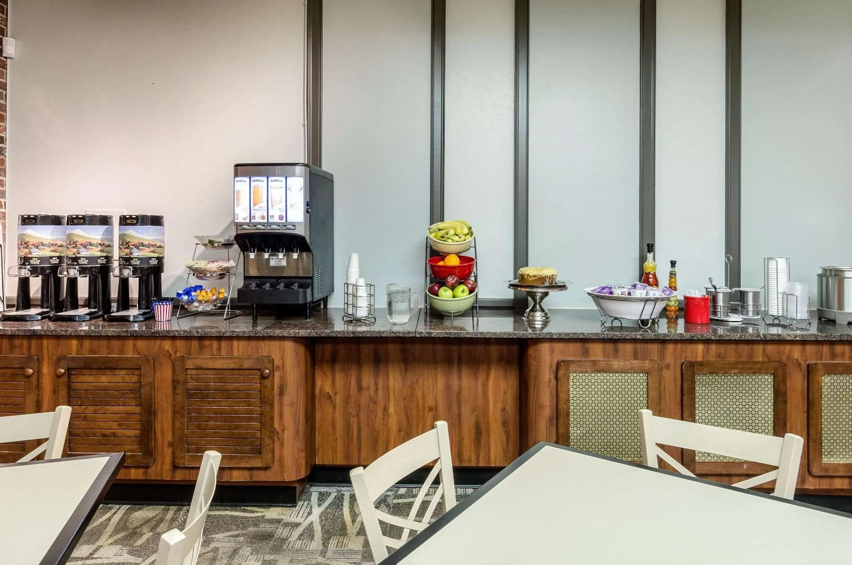 Restaurant/Places to Eat in Clarion Hotel Seekonk - Providence