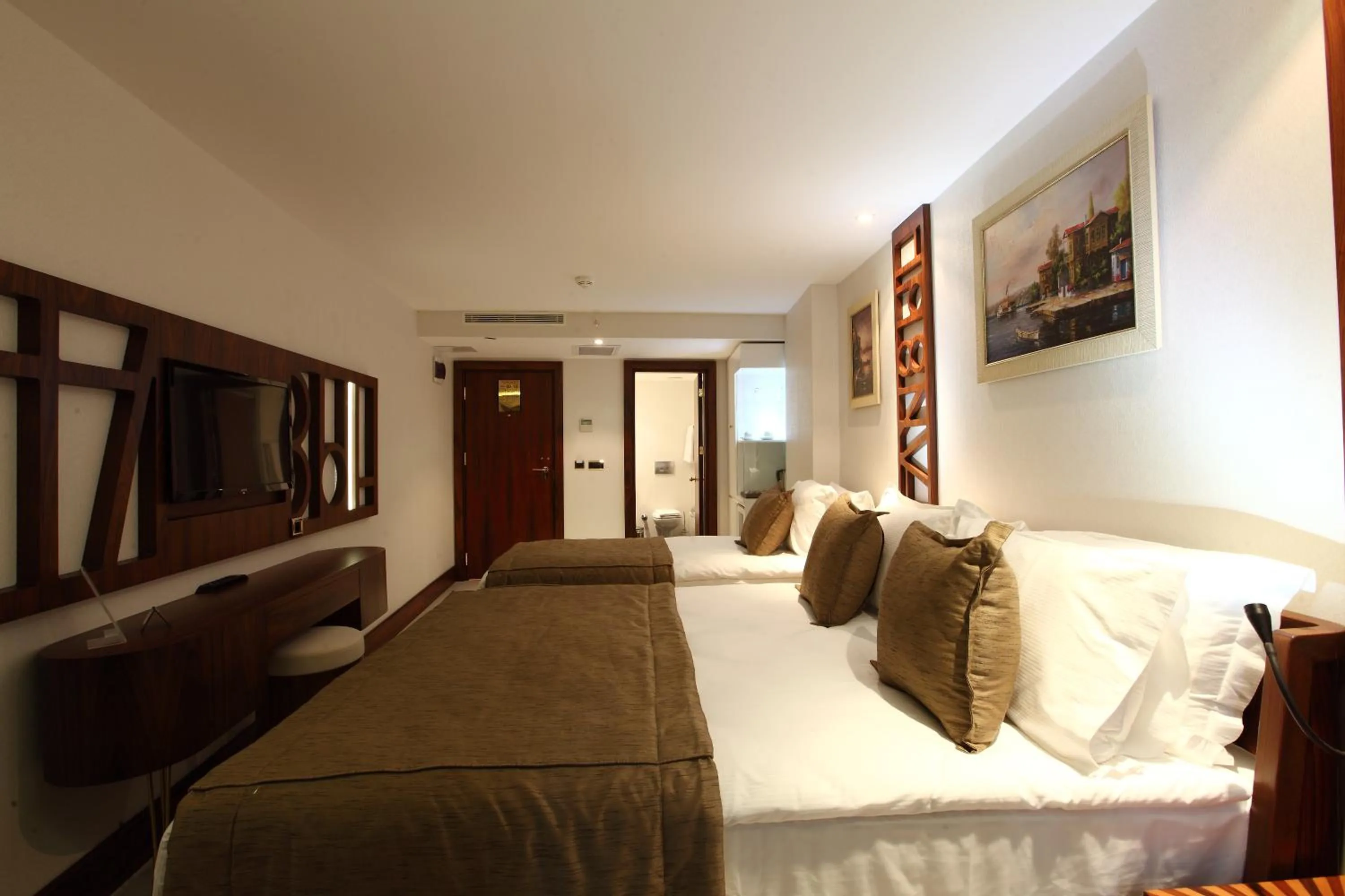 Photo of the whole room, Bed in Victory Hotel & Spa Istanbul
