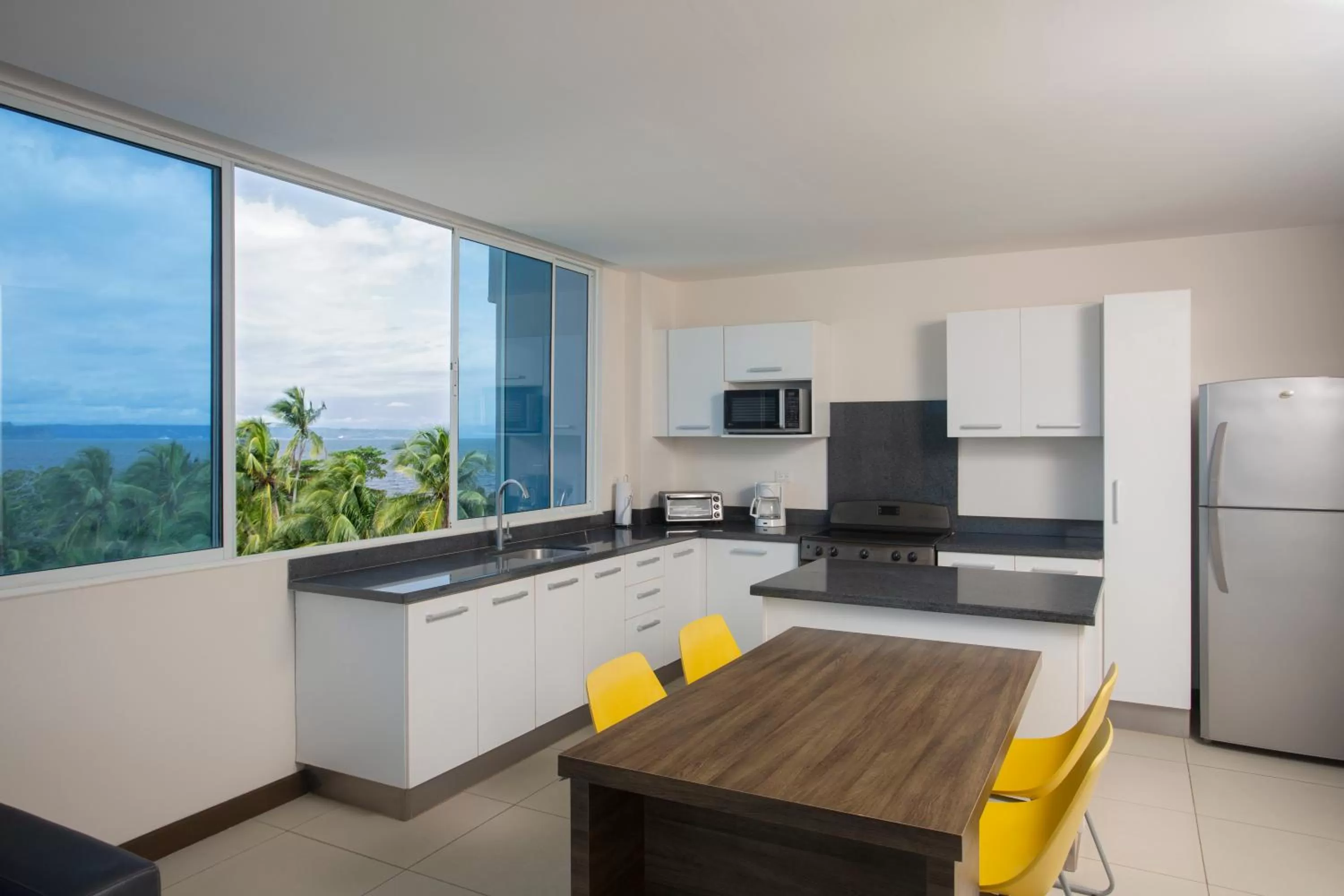 Kitchen or kitchenette in Puerto Azul Hotel