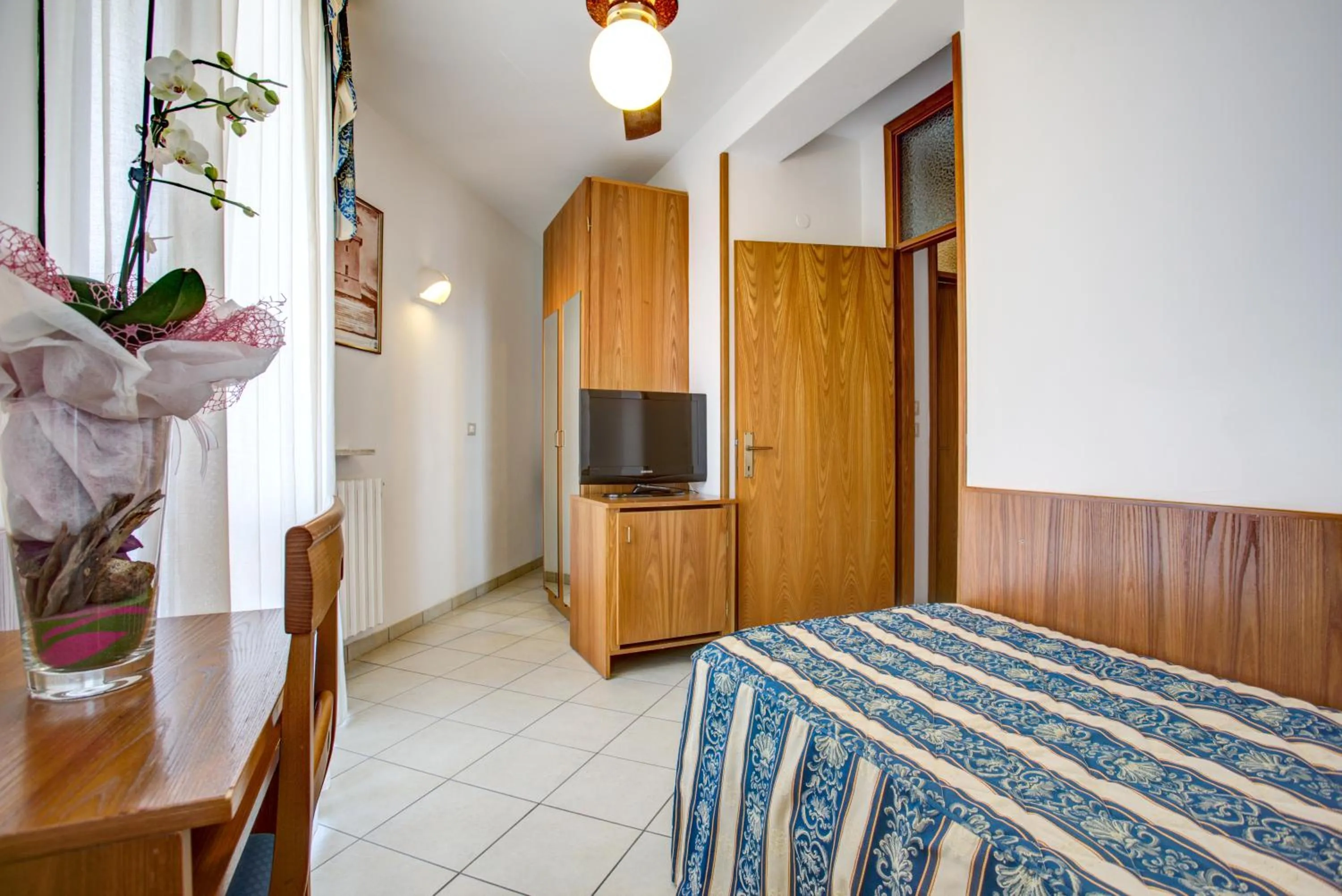 Bed in Hotel Genzianella