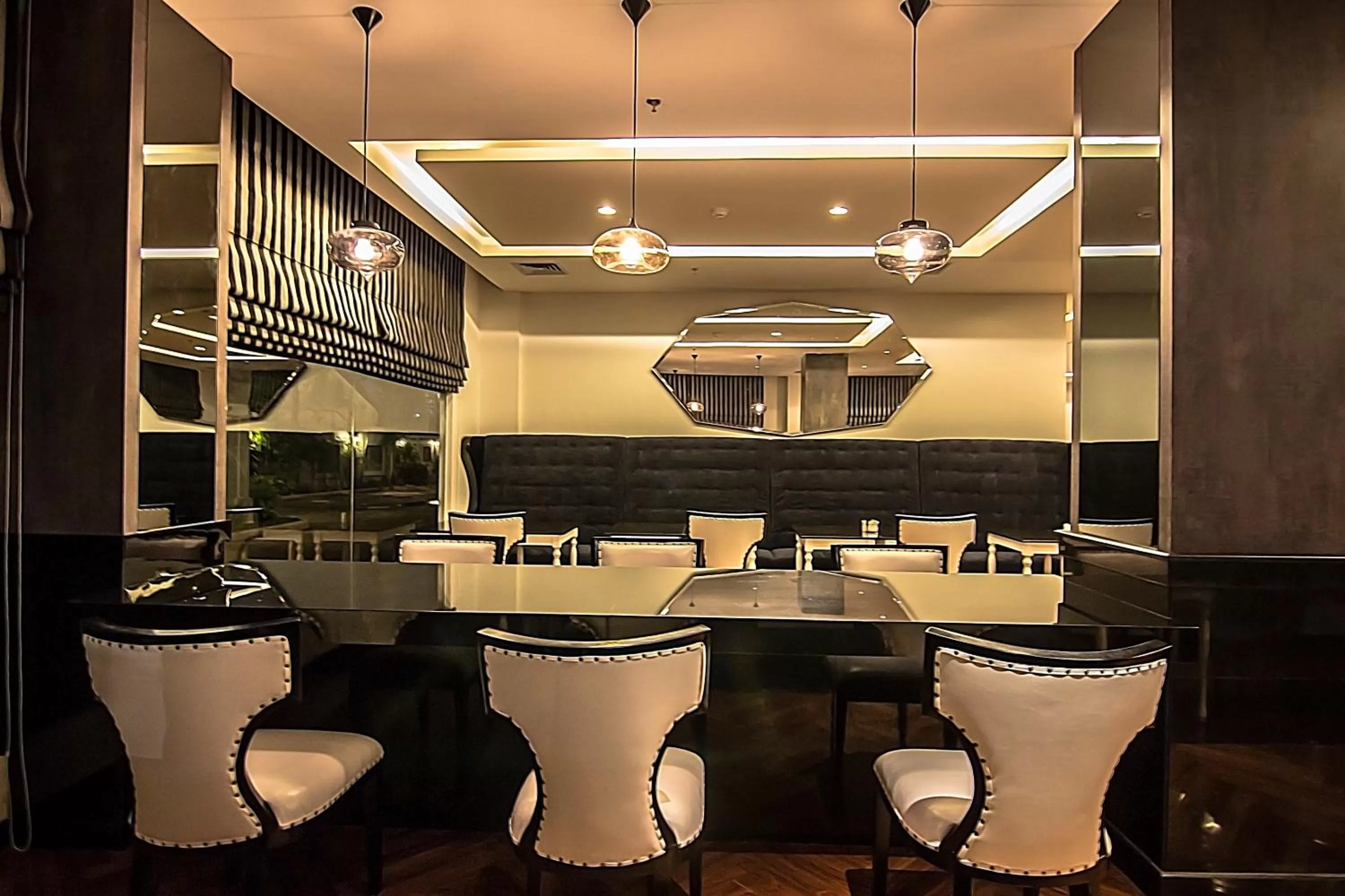 Business facilities in Hotel Diradja