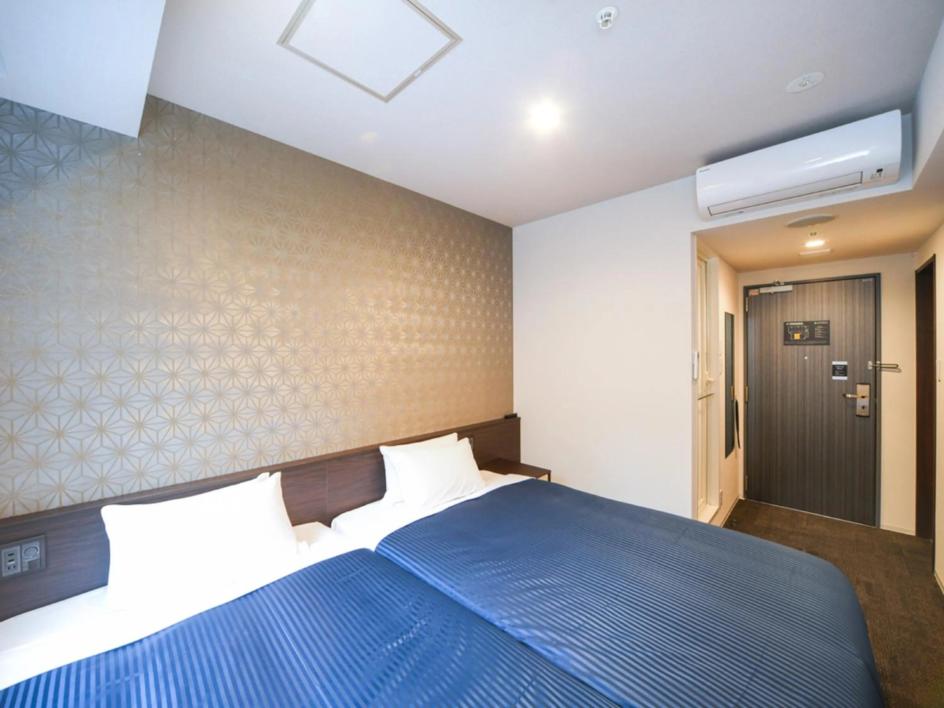 Bed in HOTEL LiVEMAX Nihonbashi Koamicho